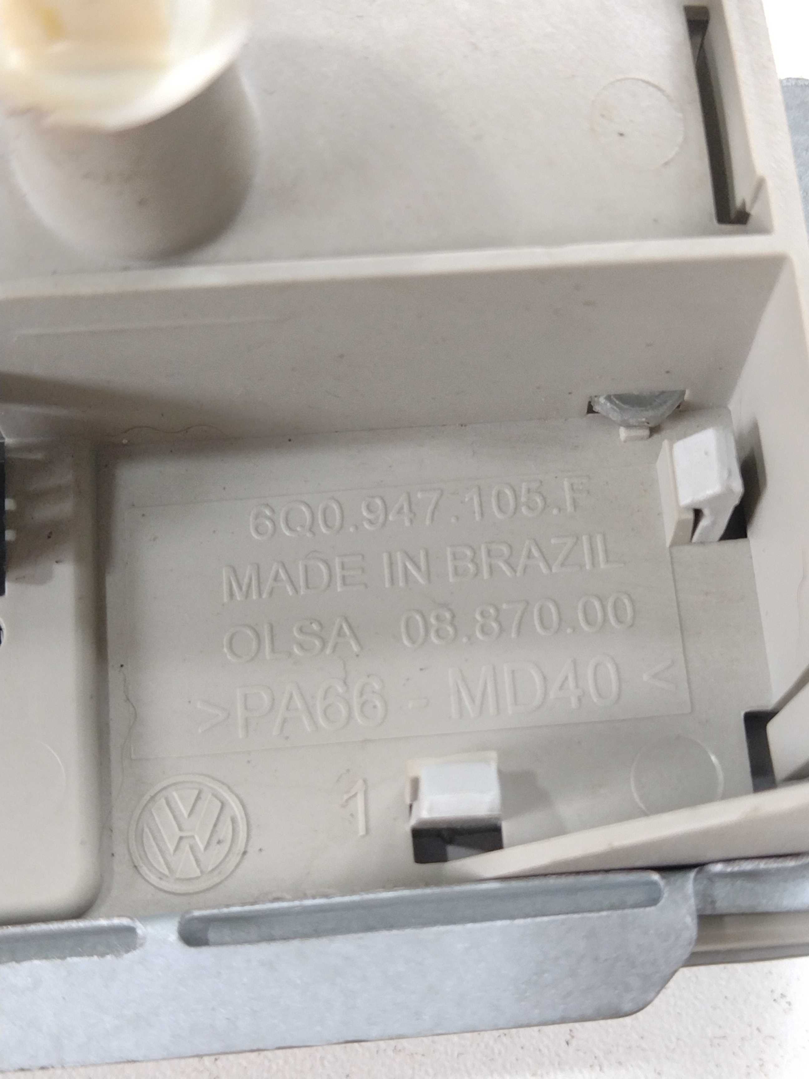 Luz De Teto Cortesia Voyage 2012 1.6 Original 6q0947105j 3