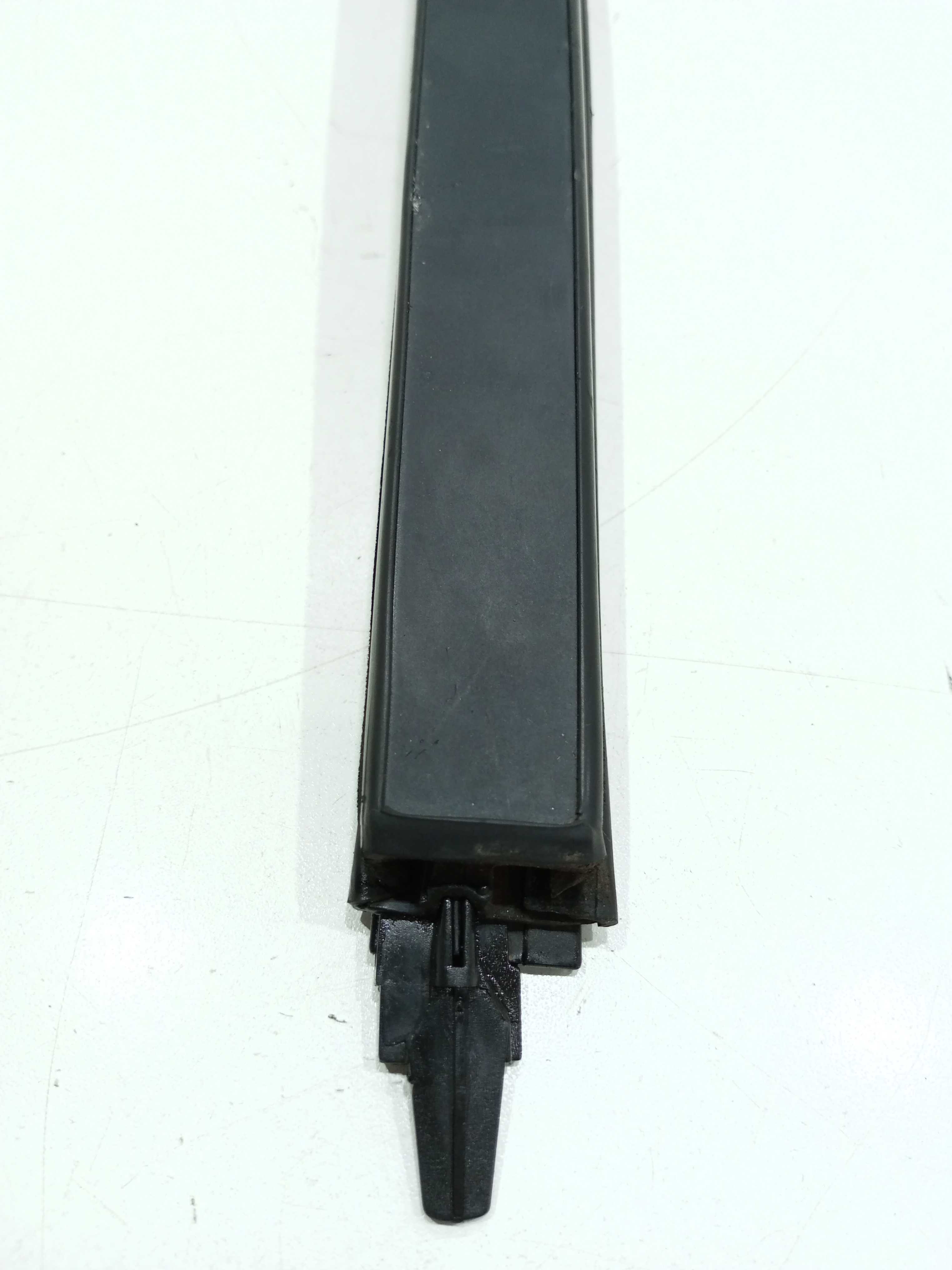 Guia Do Vidro Porta Traseira Esq. Renault Sandero 1.6 2010 2