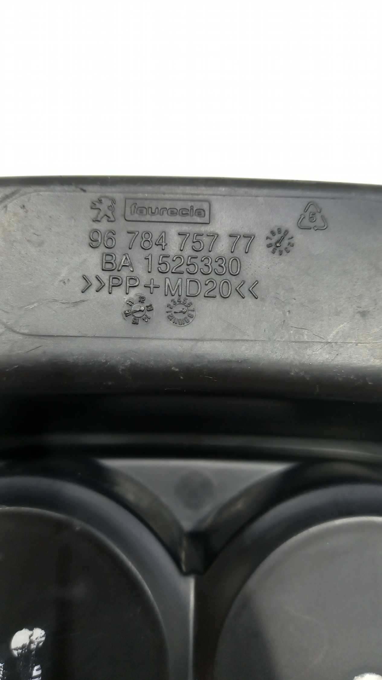 Moldura Porta Copos Peugeot 2008 2018 4