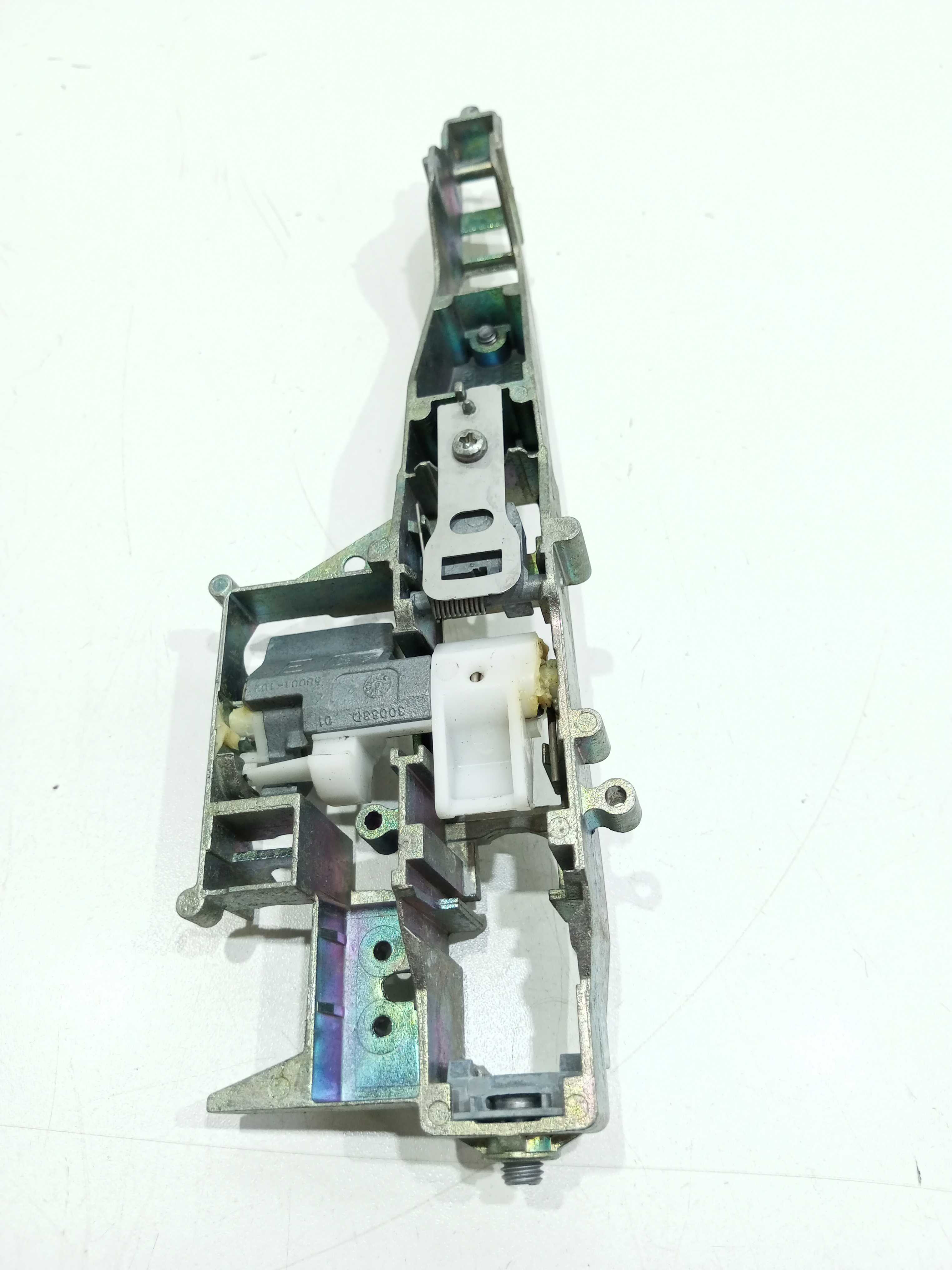 Suporte Maçaneta Externa Traseira Esq. Peugeot 2008 1.6 2018 2