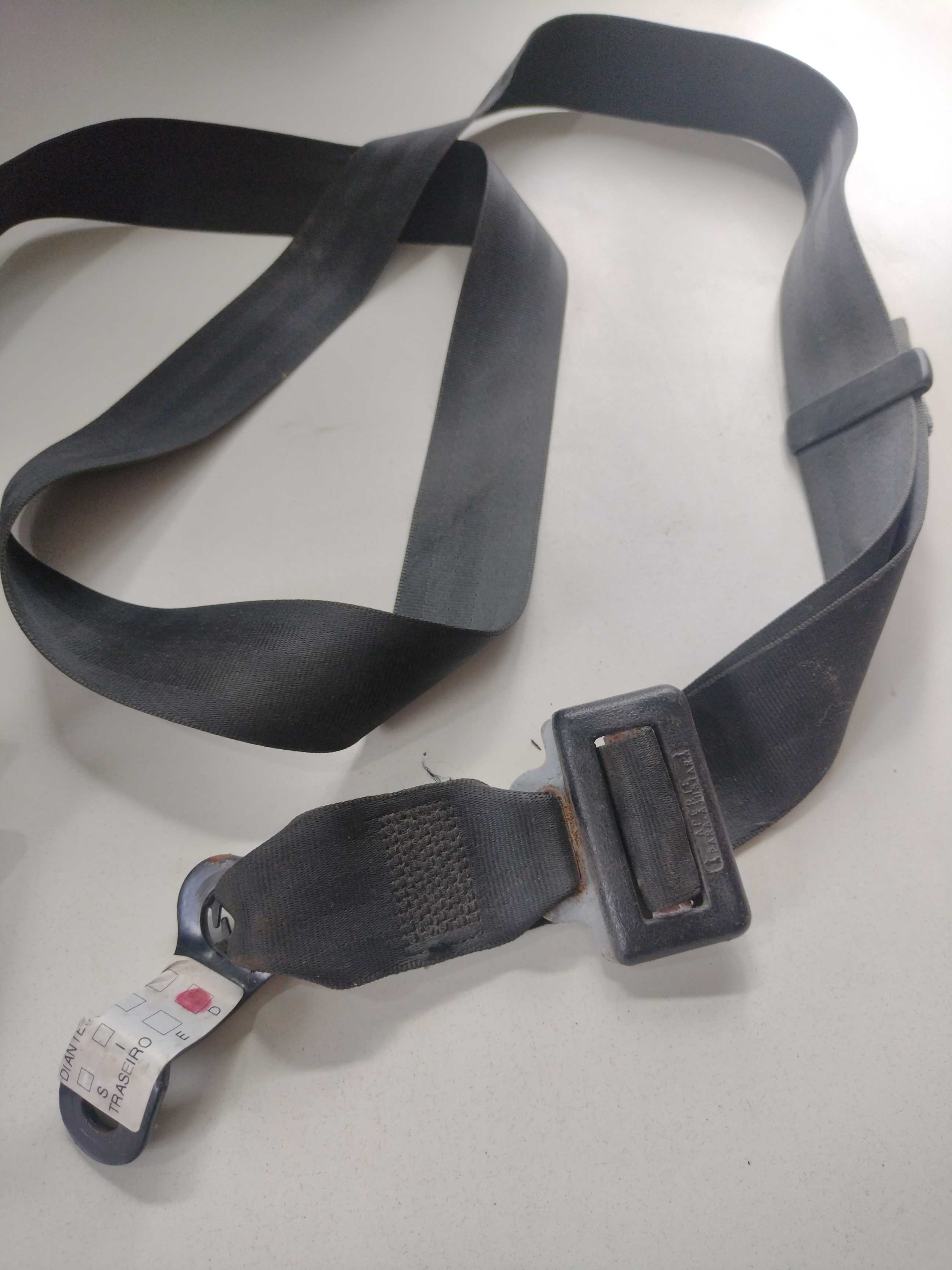 Cinto segurança traseiro direito Voyage 2012 3