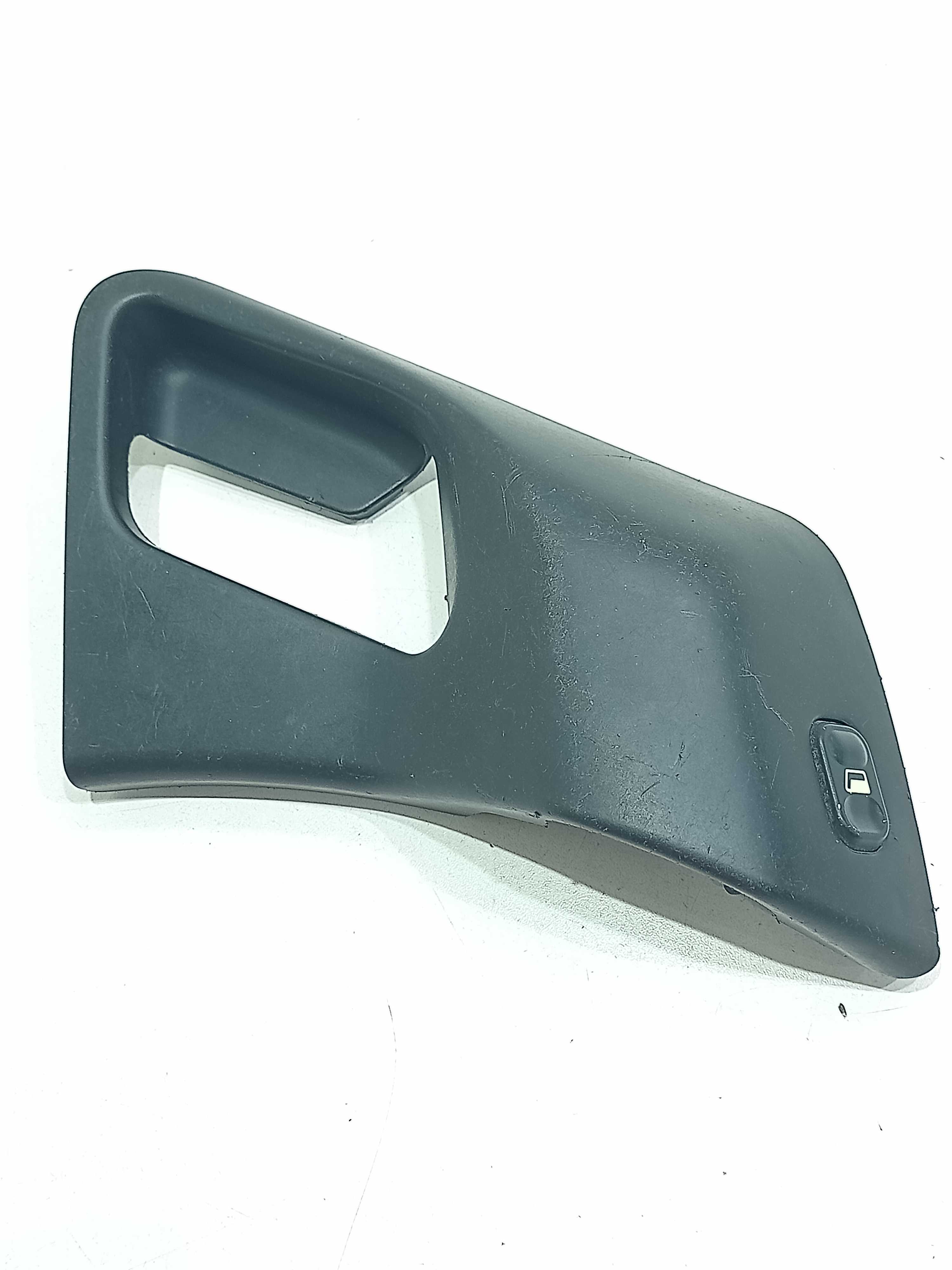 Moldura C/botão Vidro Diant Dir Citroen Xantia 1997 1