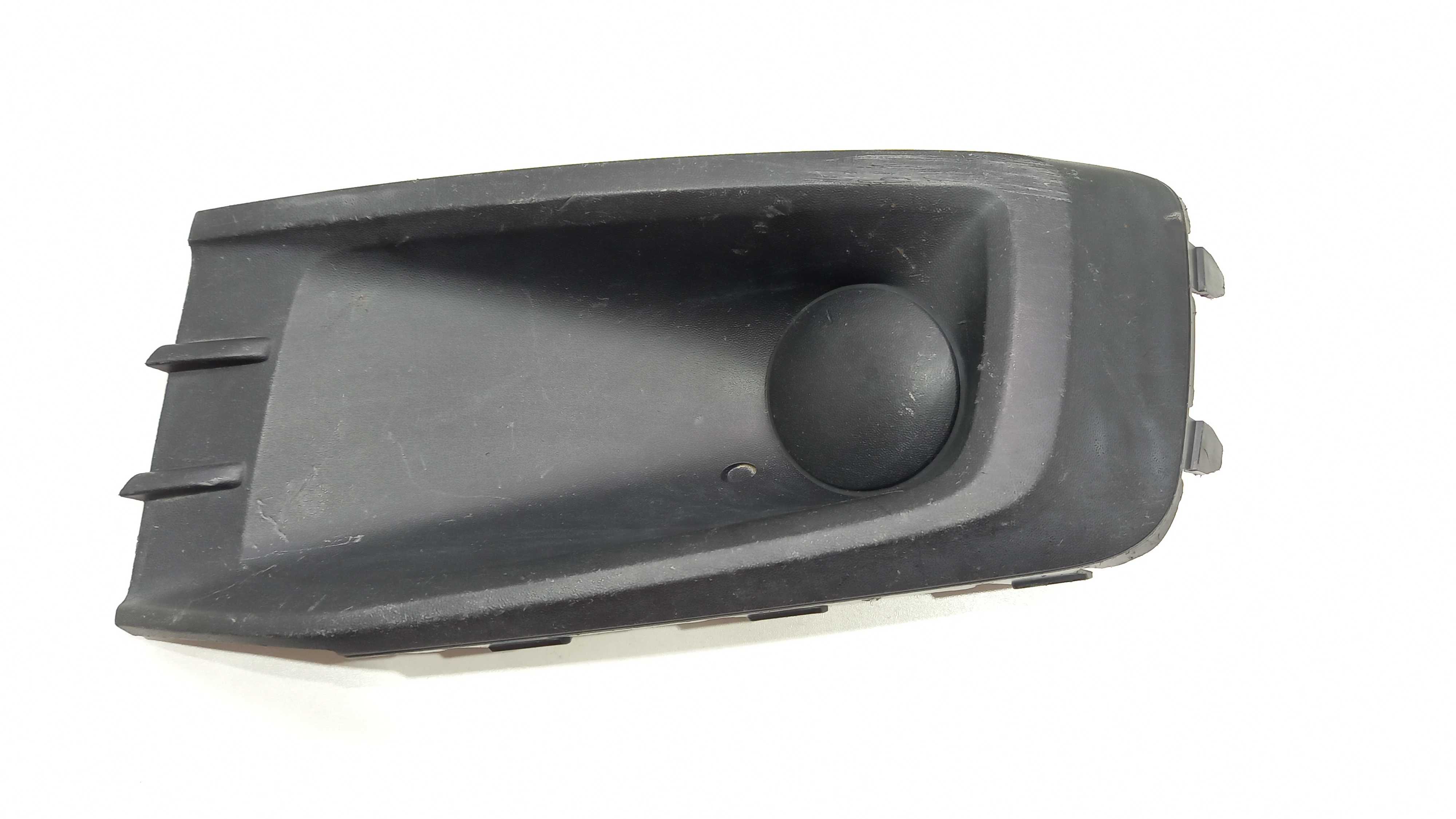 Moldura Farol De Milha Esquerdo Sem Furo Saveiro G6 2014 1