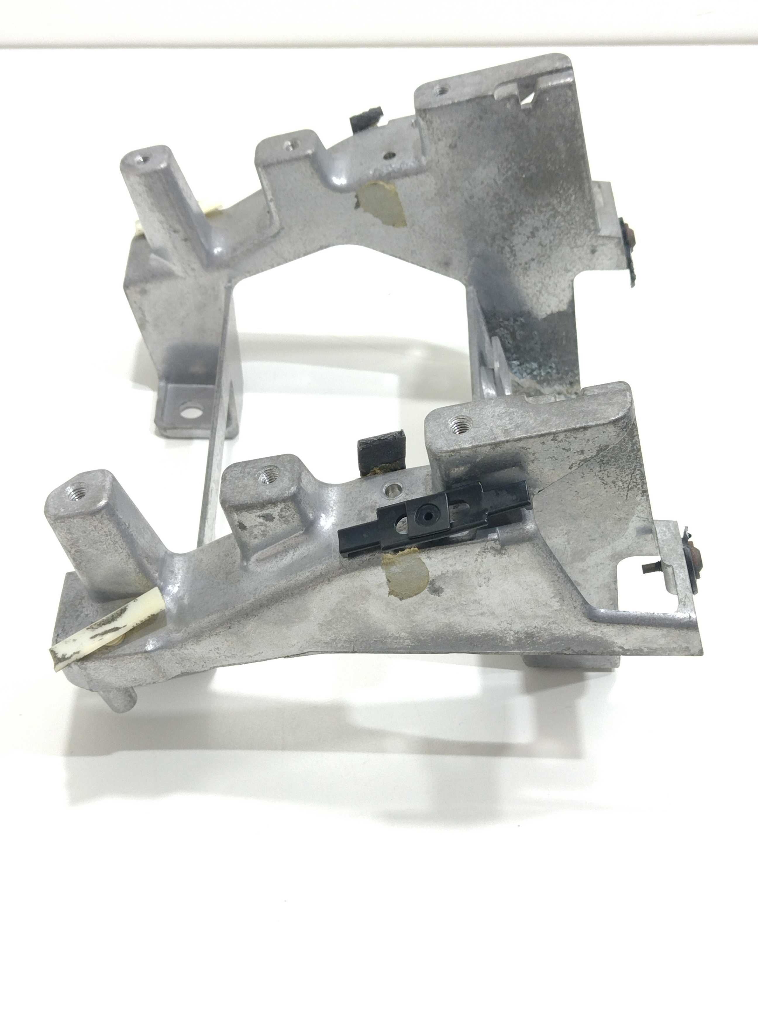 Suporte Console Central Vw Touareg 2005 7l0863345 3