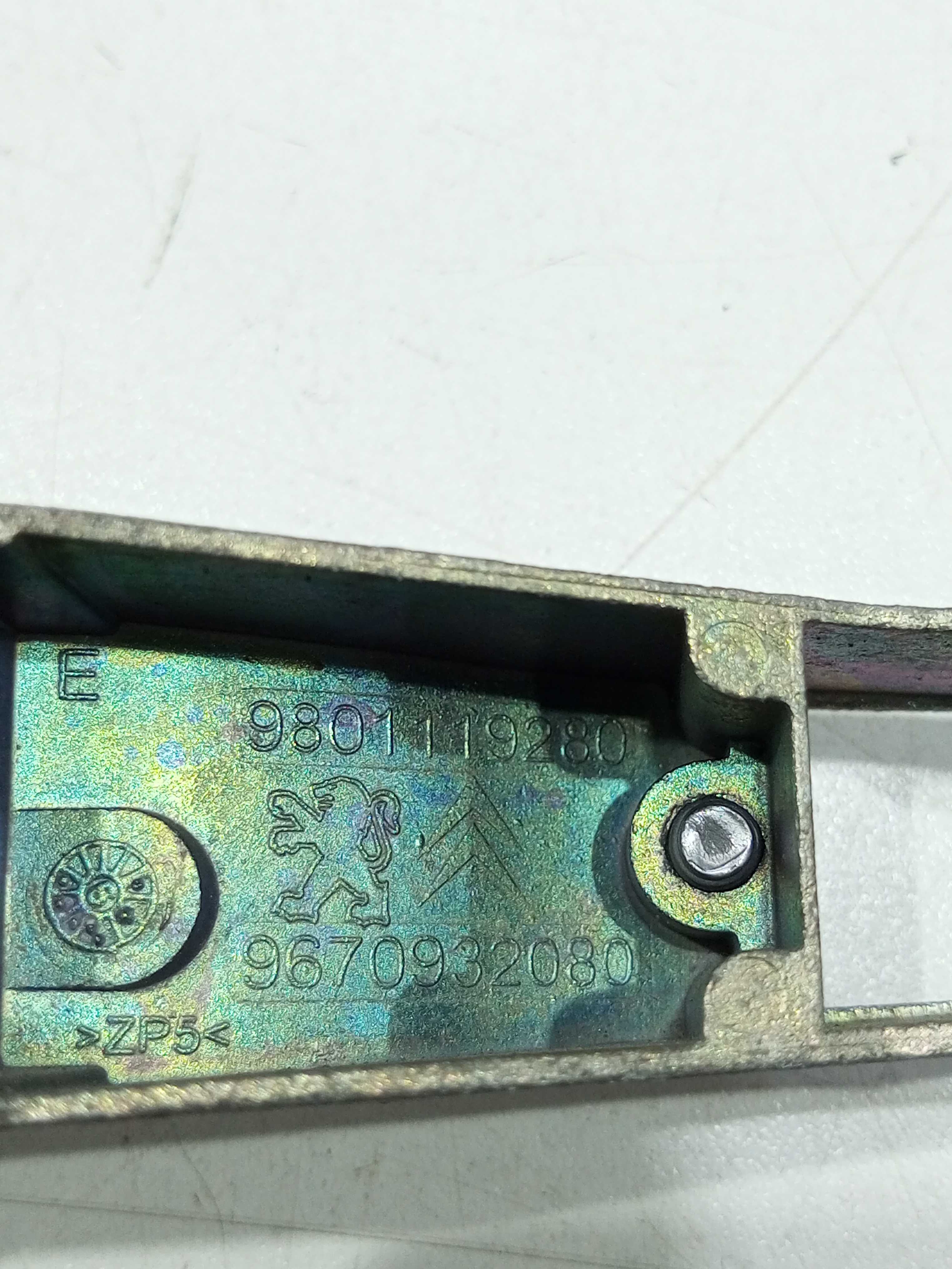 Suporte Maçaneta Externa Traseira Esq. Peugeot 2008 1.6 2018 4