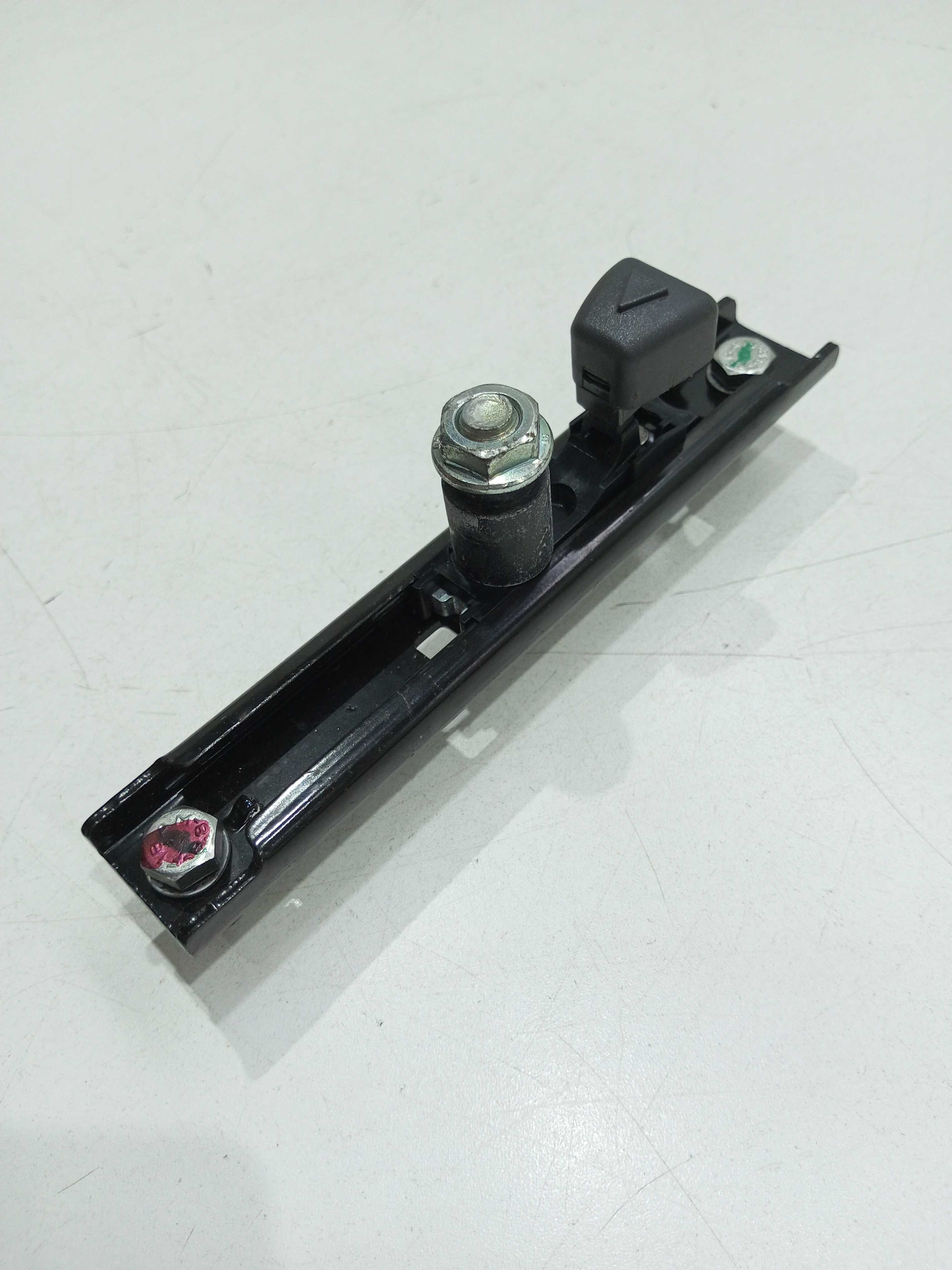 Trilho Regulagem Cinto Dianteiro Dir. Fiat Siena 2011 2