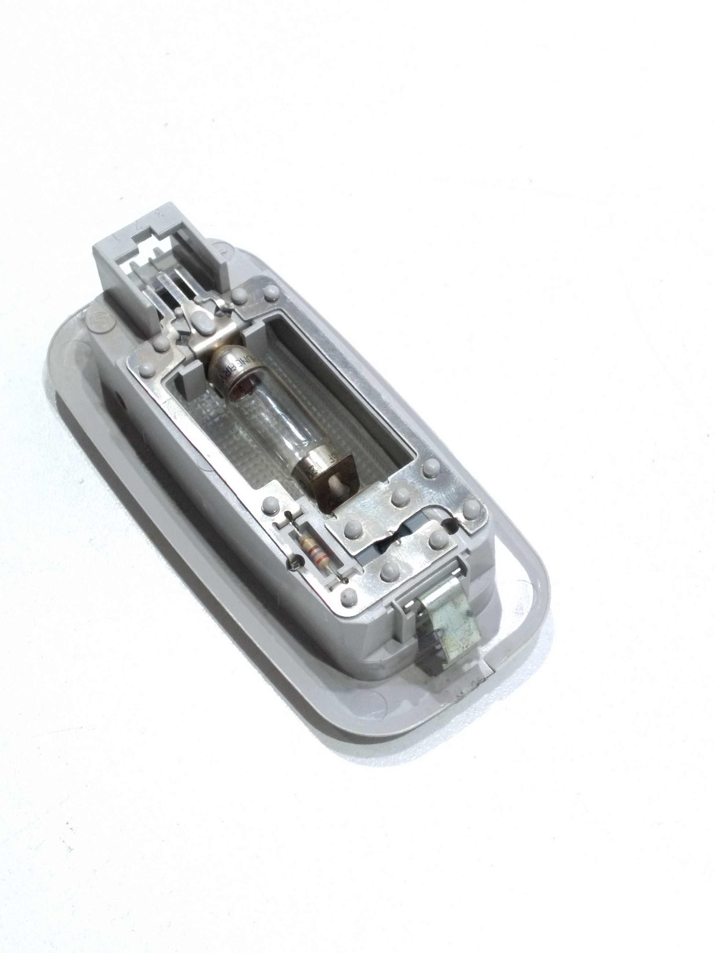 Luz De Teto Lateral Direita Fiat Siena Essenc 1.6 Dl 2013 3