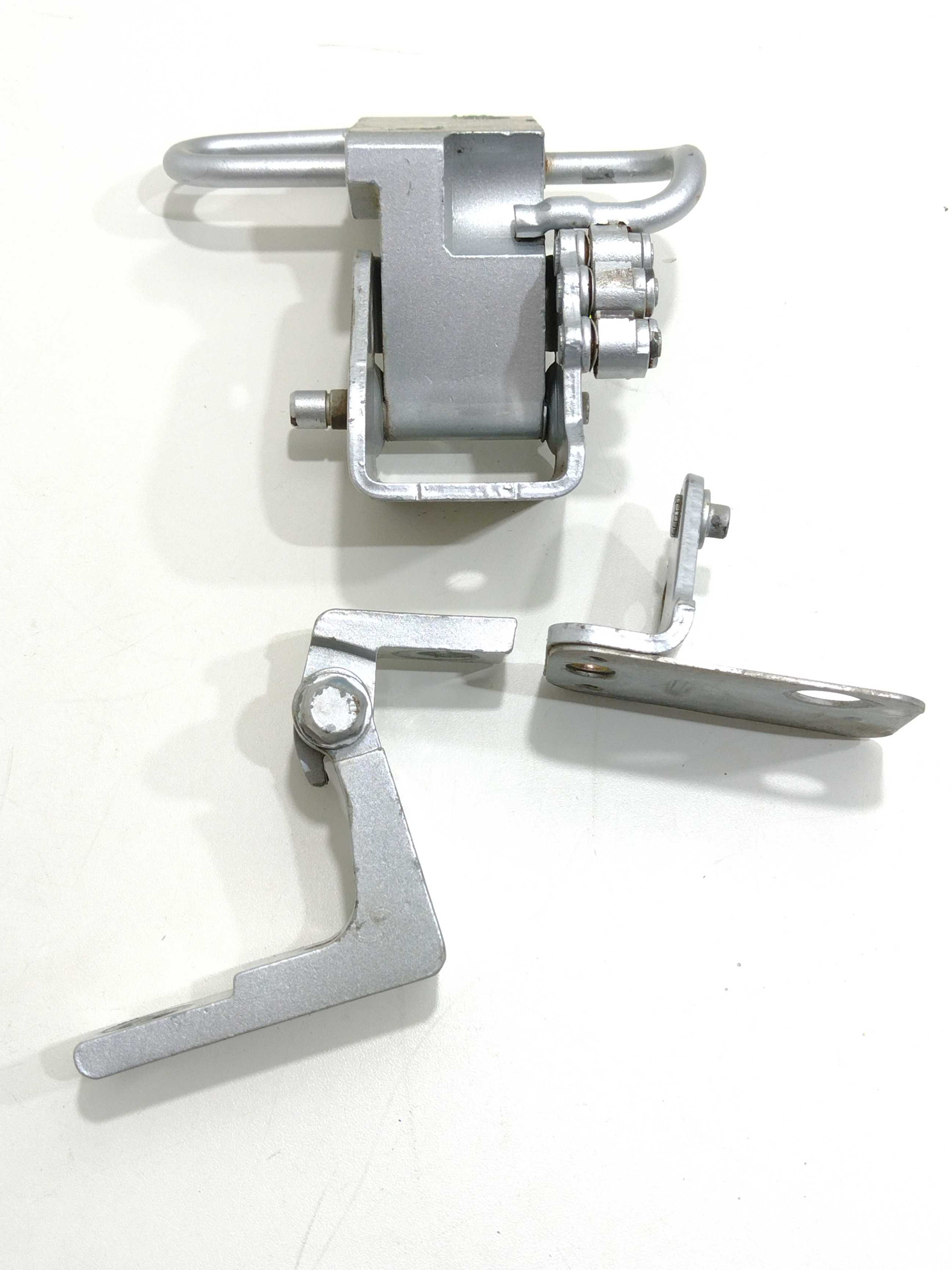 Dobradiça Porta Dianteira Esquerda Touareg 2005 Vw 2