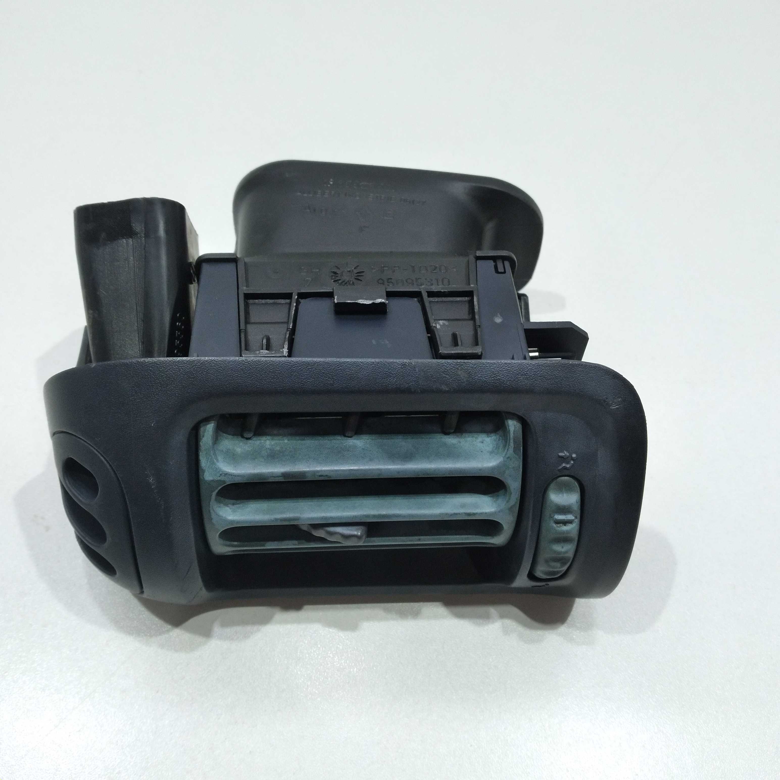 Difusor De Ar Cond. Lado Esquerdo Clio 2000 1