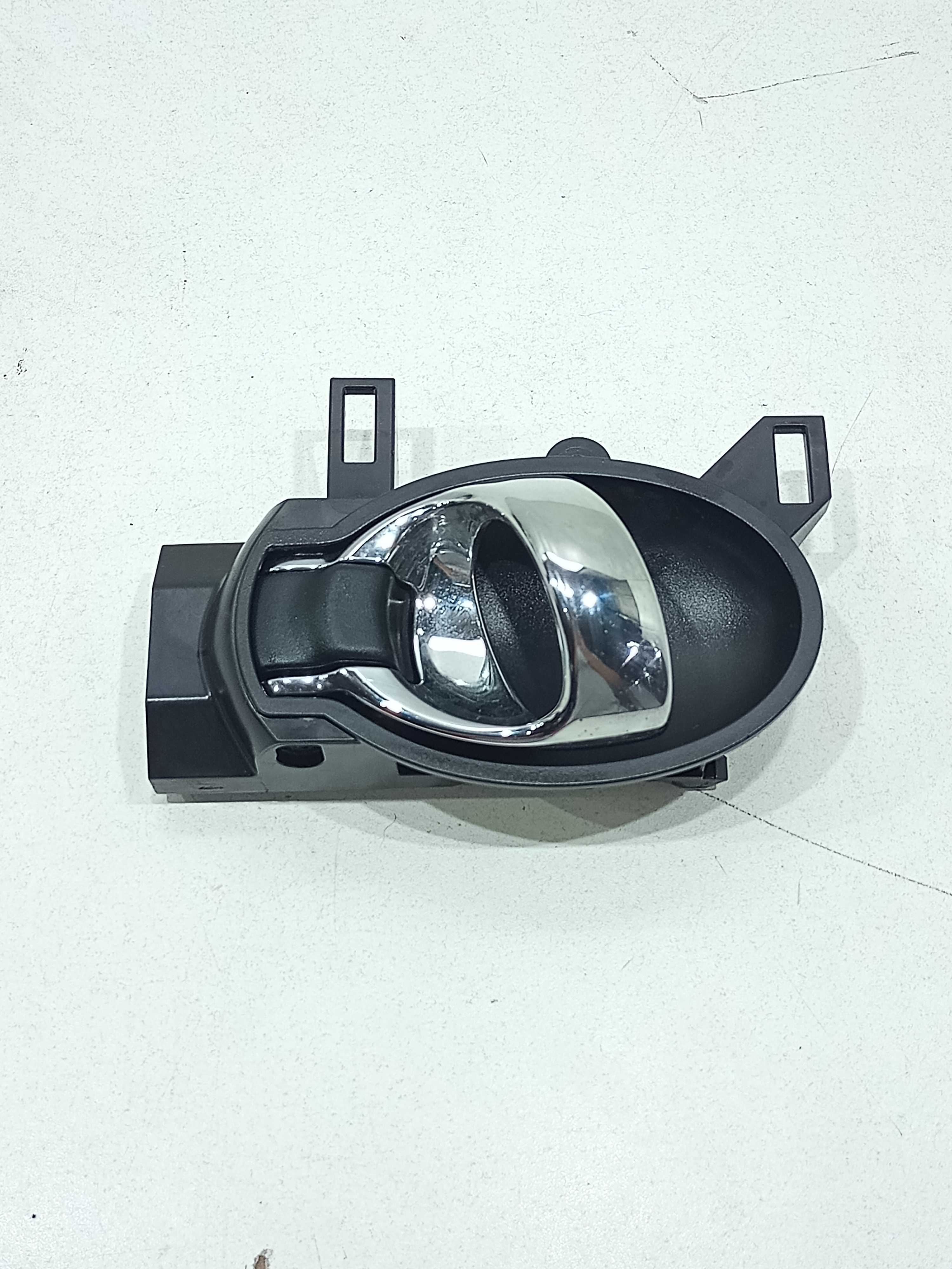 Maçaneta Interna Dianteira Direita Nissan Versa 2019 1