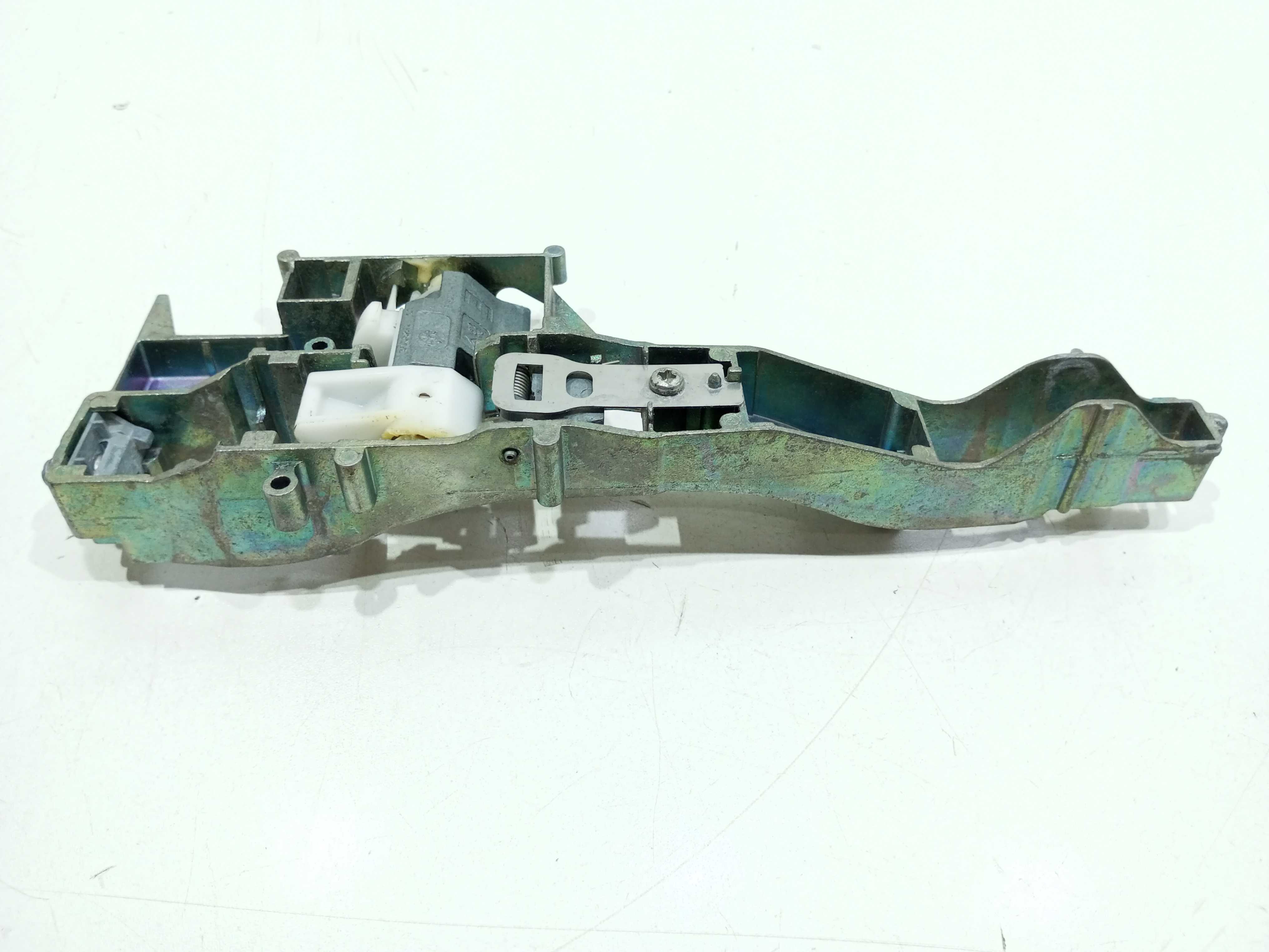 Suporte Maçaneta Externa Traseira Esq. Peugeot 2008 1.6 2018 1