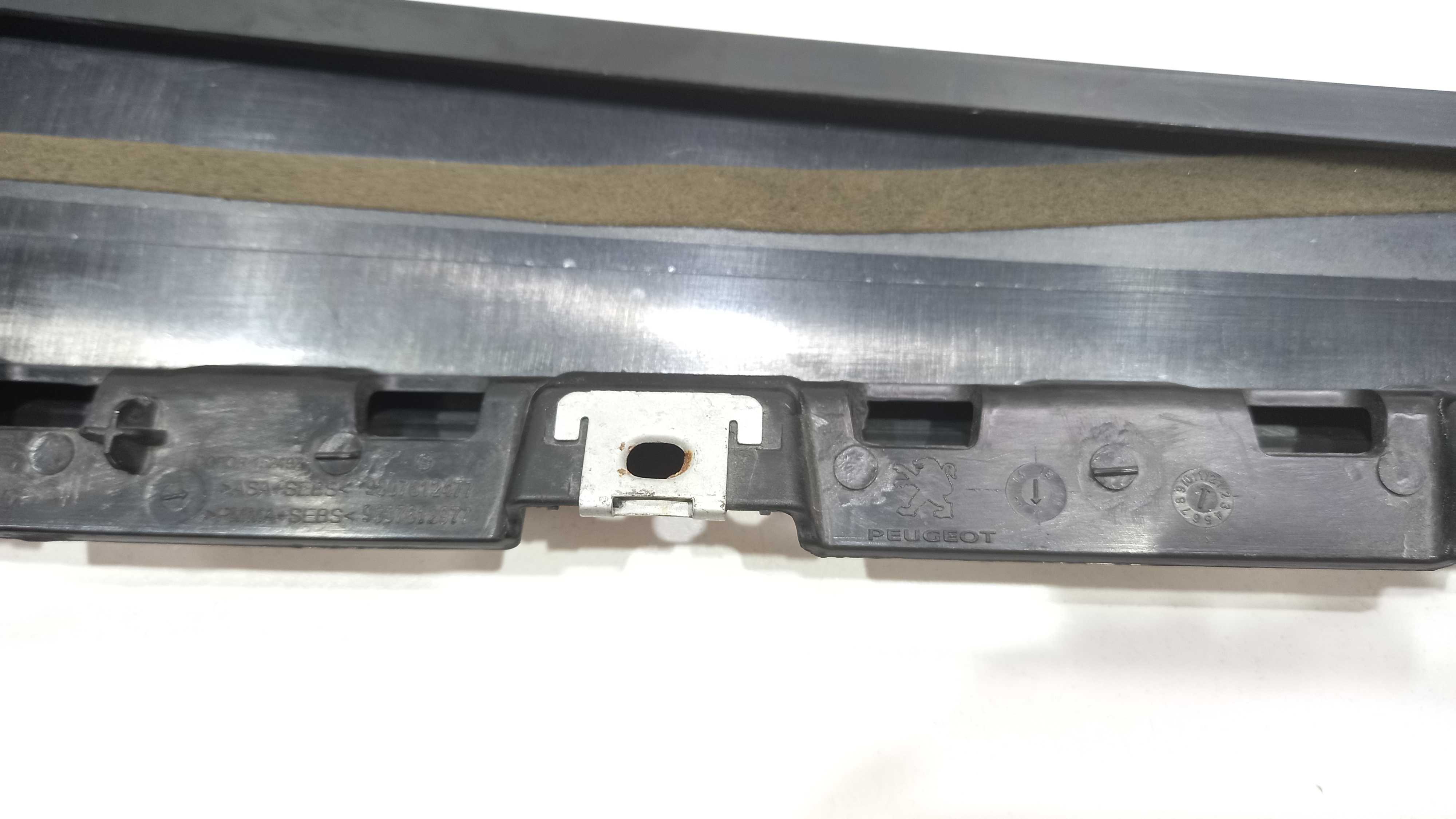Faixa Da  Coluna Porta Dianteira Esquerda Peugeot 208 2014 4