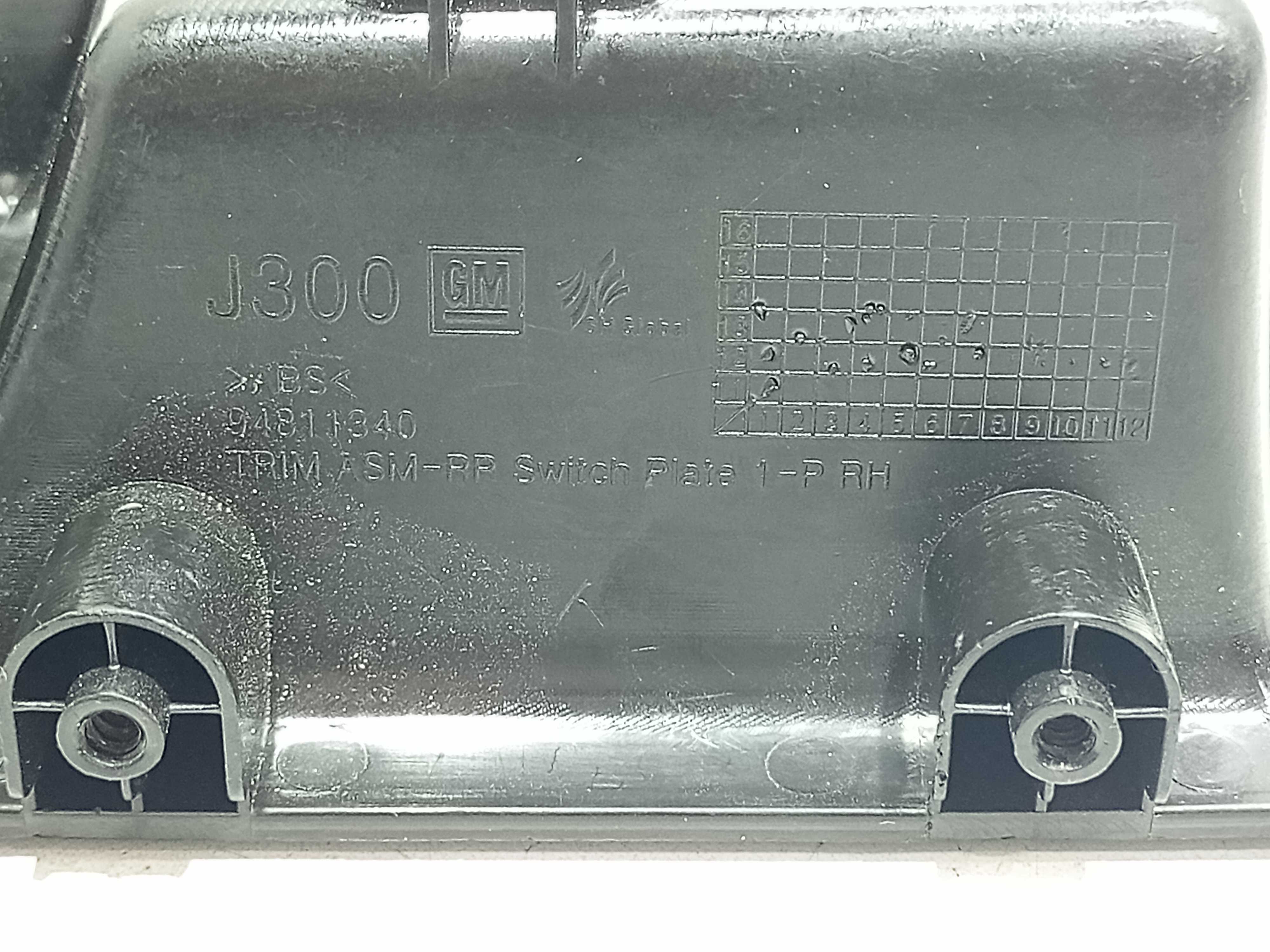 Moldura E Botão Tras Dir Vidro Elétrico Cruze 2012 6