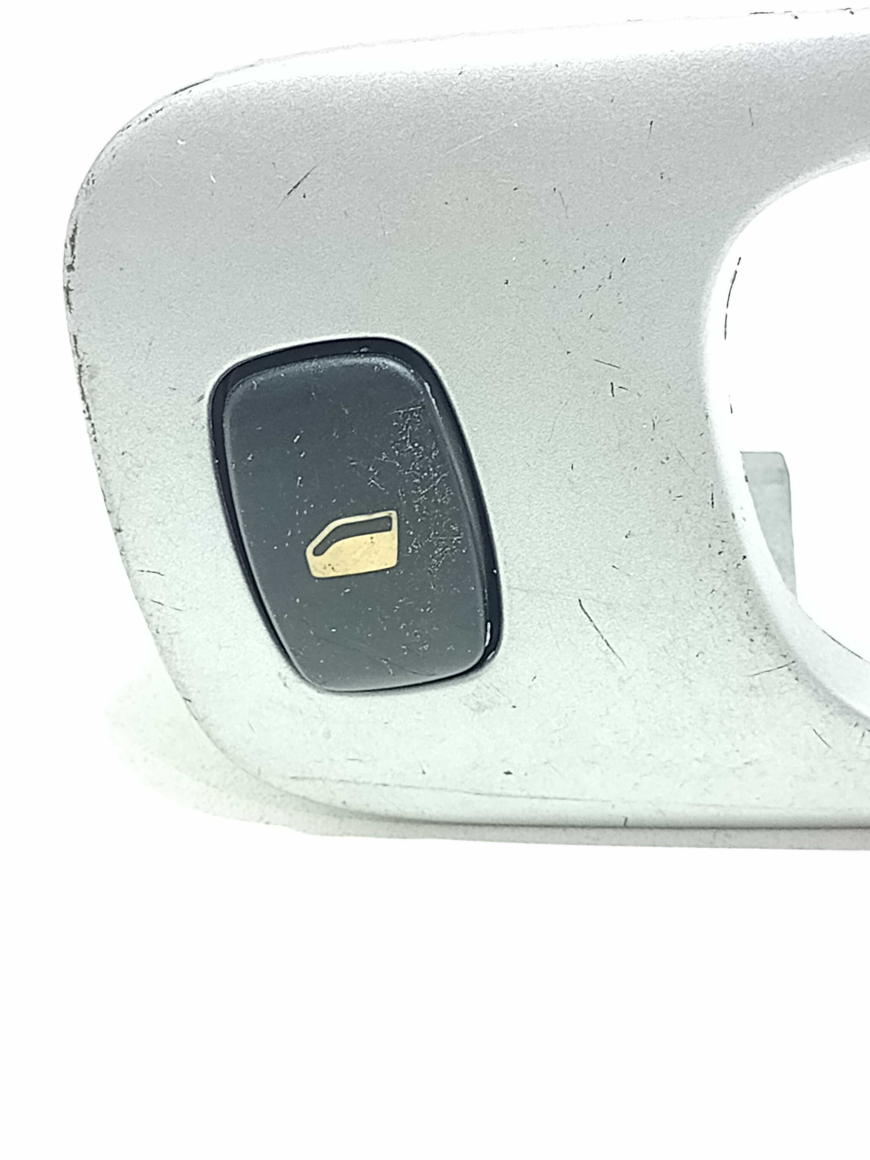 Moldura E Botão Vidro Elétrico Tras Dir Peugeot 307 2005 2