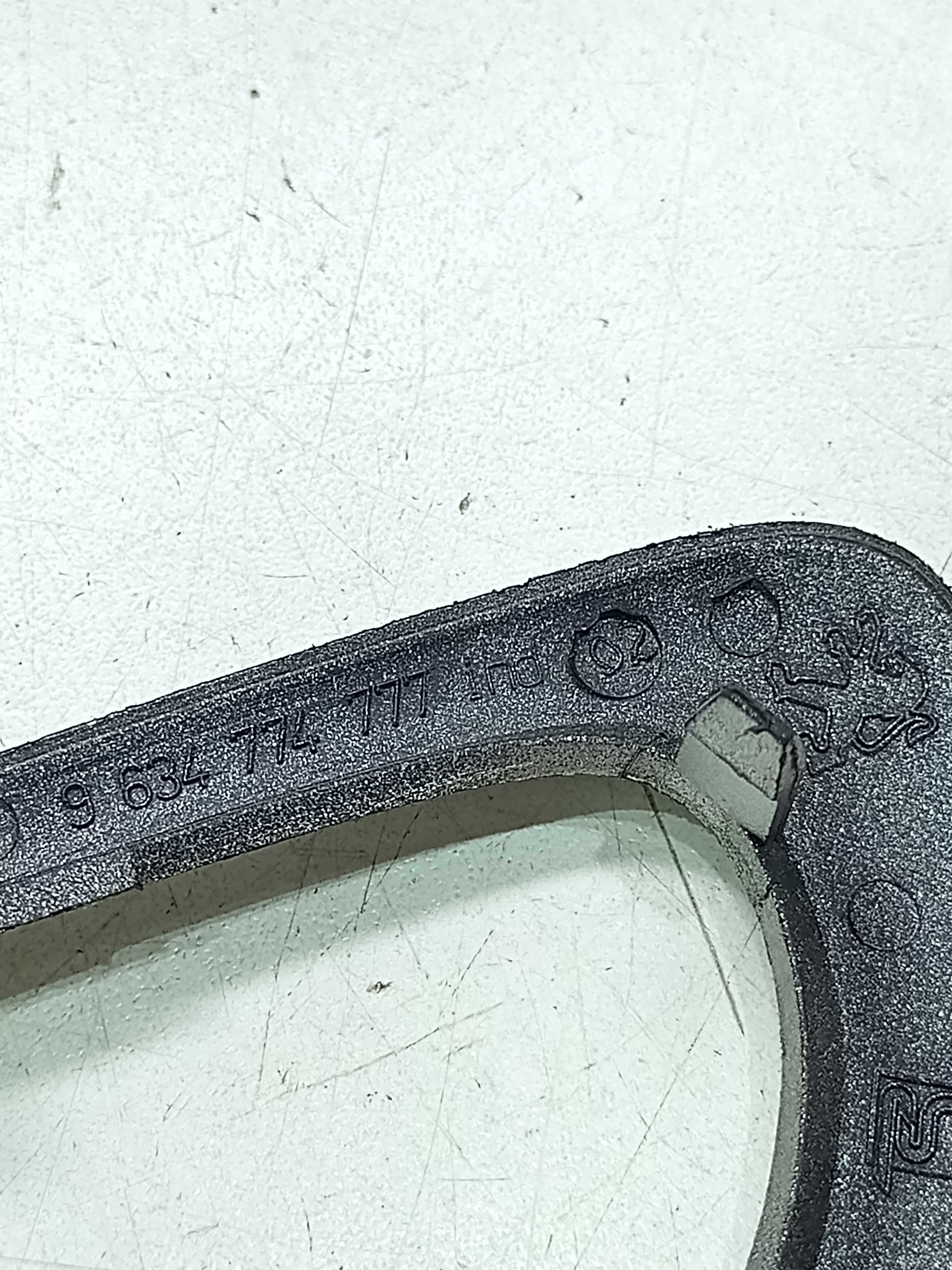 Moldura Com Botão Vidro Traseiro Esquerdo Peugeot 307 5