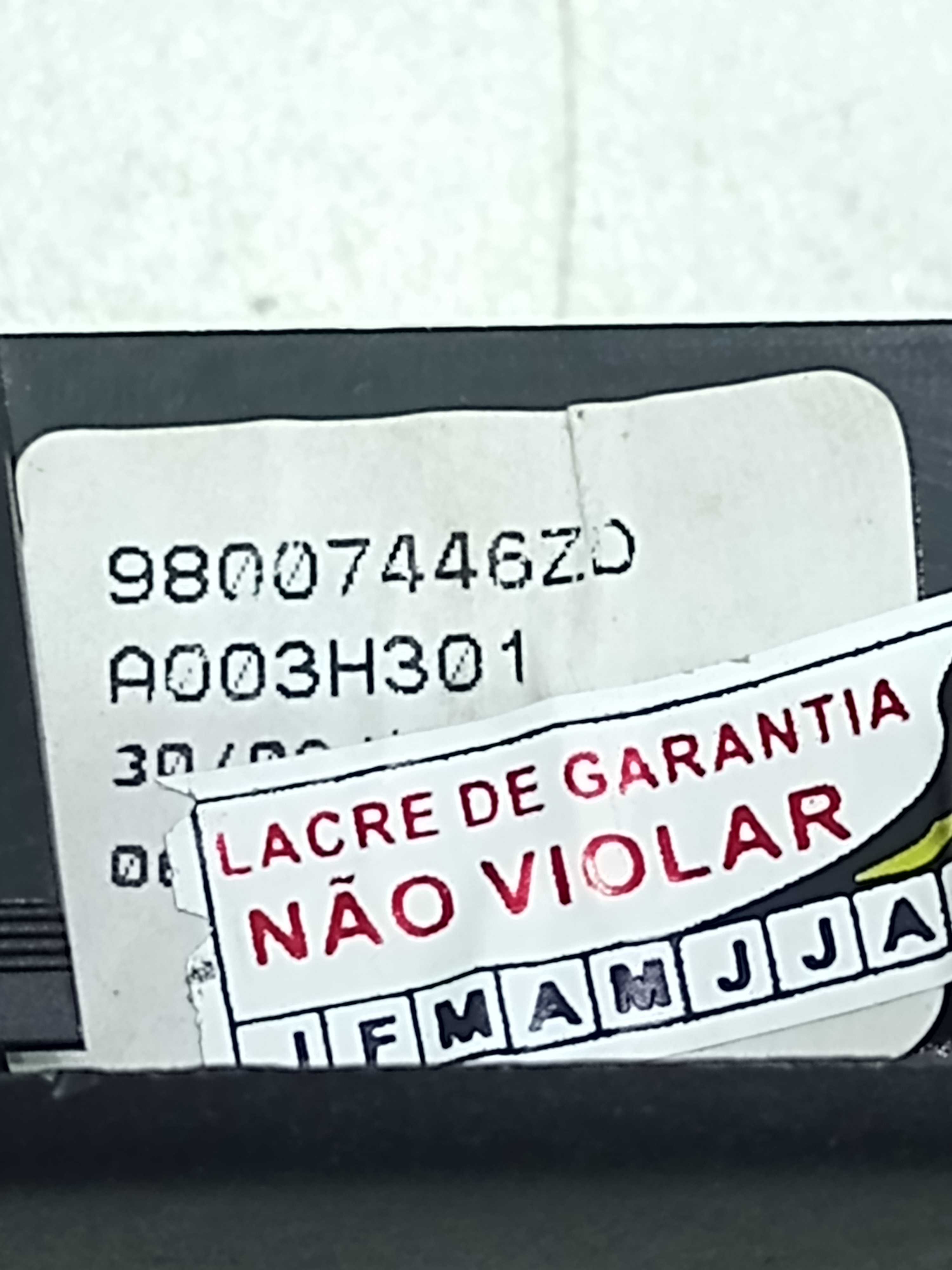 Moldura Botão Vidro Elétrico Peugeot 2008 2015 4