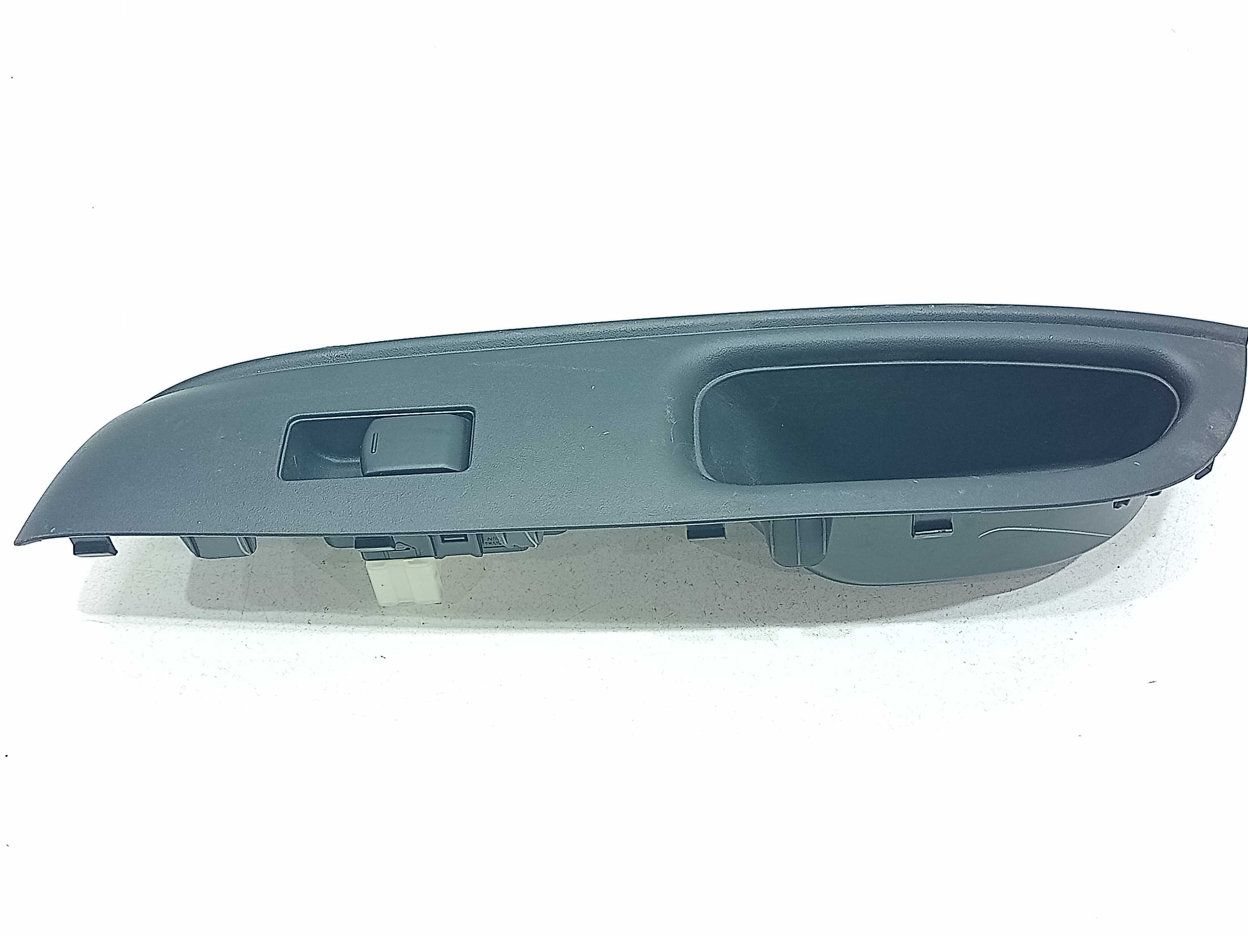 Moldura Botão Vidro Tras Esq Nissan Versa 829619ke0a 1