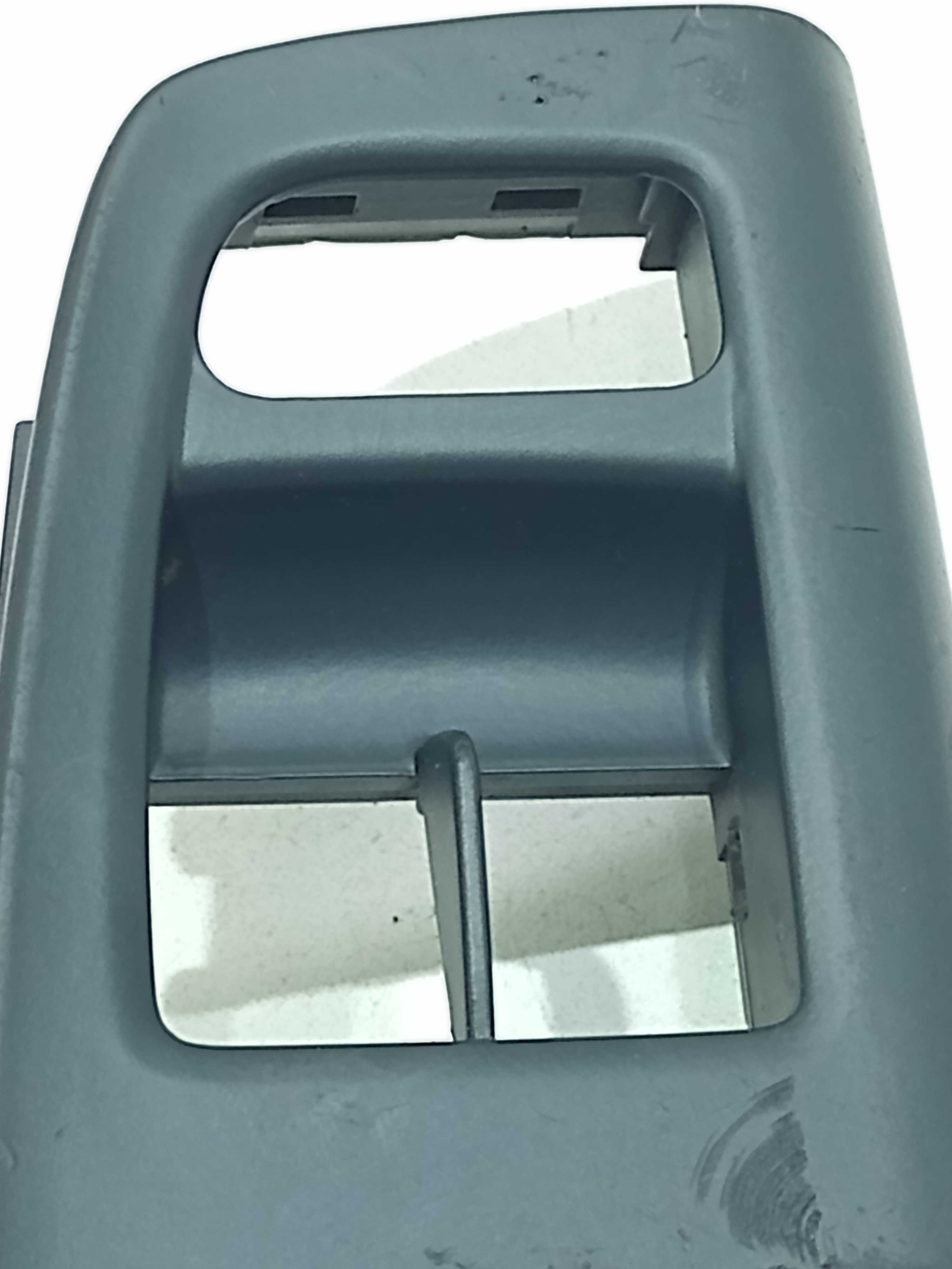 Moldura Botão Do Vidro Diant Esq Volkswagen Saveiro 2018 3