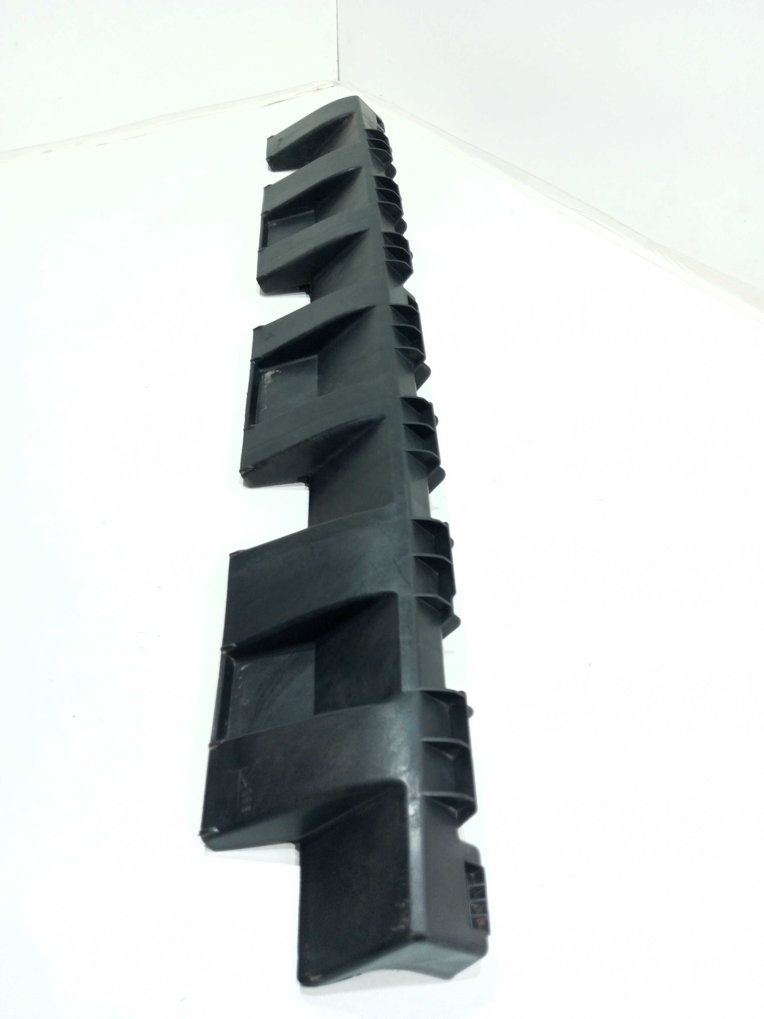 Suporte Do Spoiler Lado Direito Renault Duster 1.6 2014 5