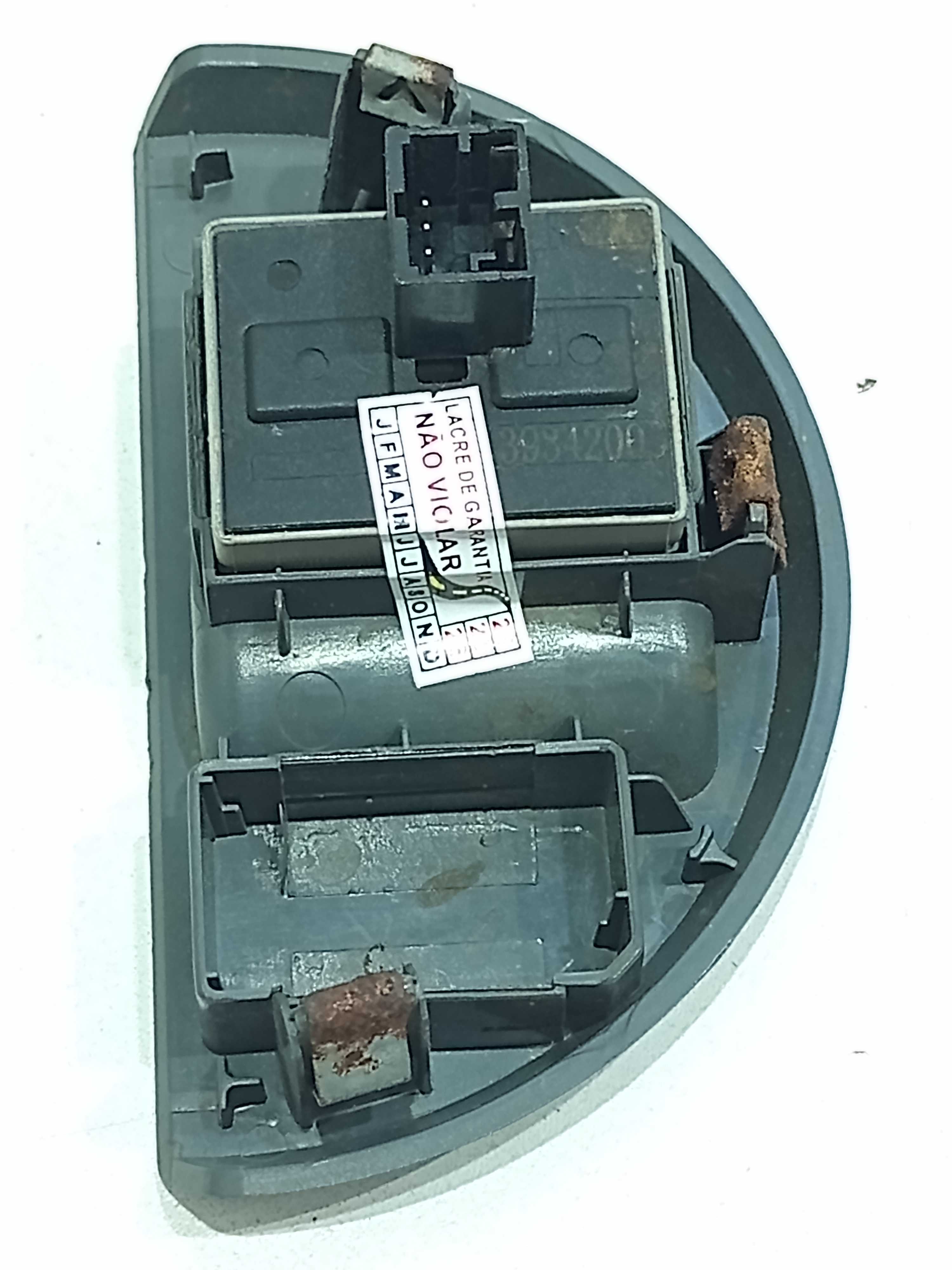 Moldura E Botão Vidro Elétrico Diant Esq Fox 2005 2