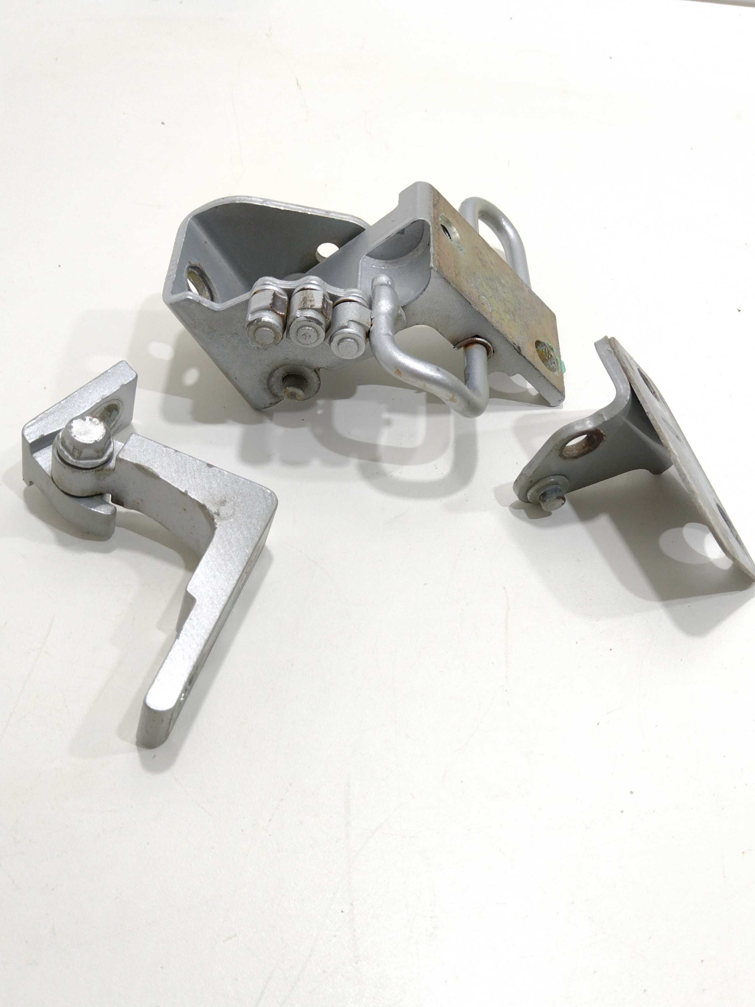 Dobradiça Porta Dianteira Esquerda Touareg 2005 Vw 3