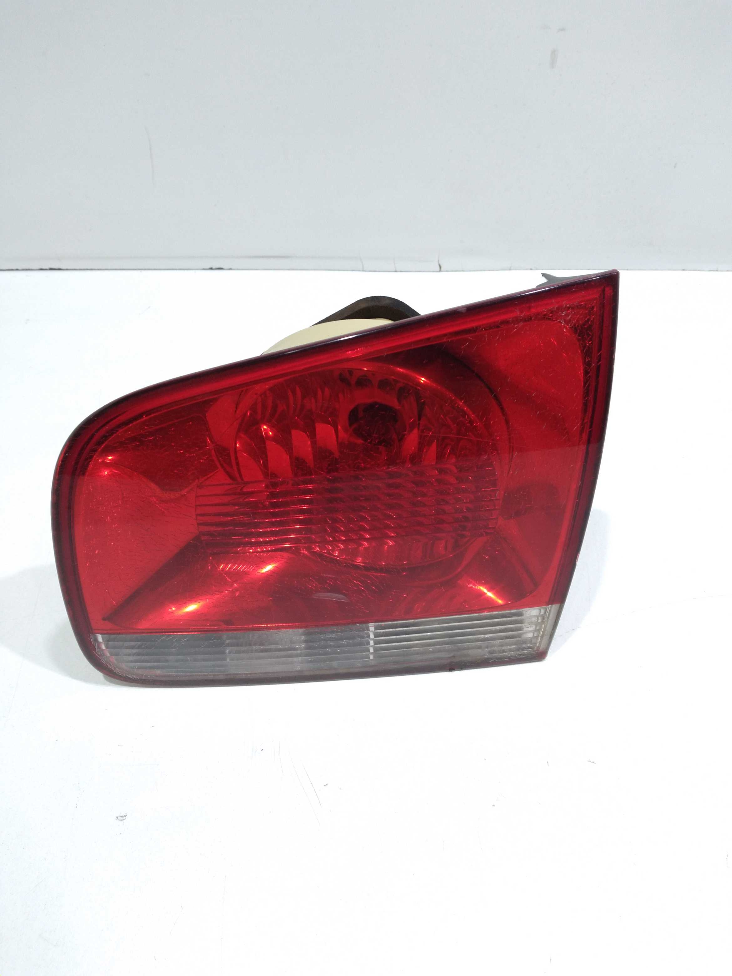 Lanterna Lado Dir. Da Tampa Traseira Vw Touareg 4.2 V8 2005 1