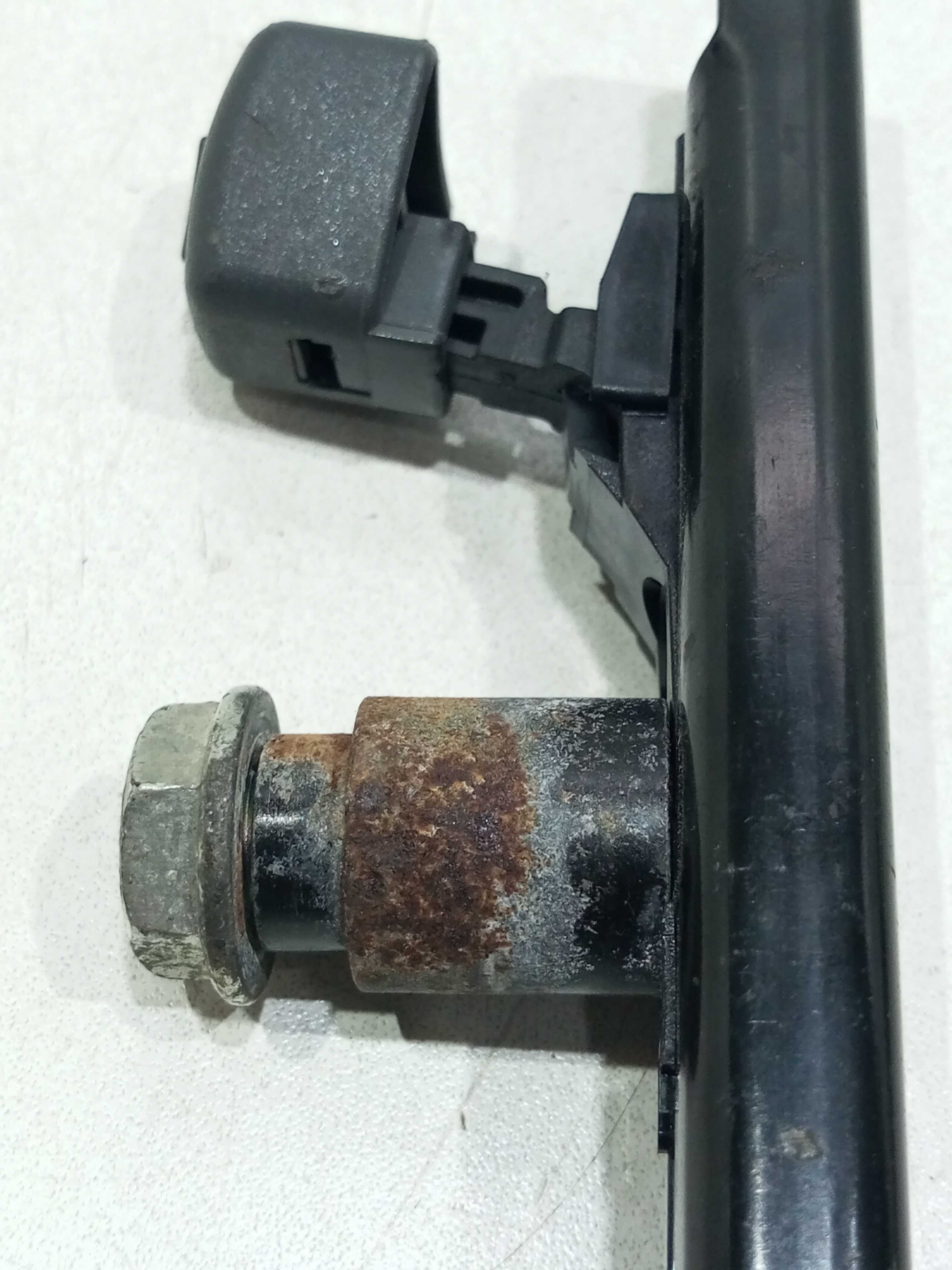 Trilho Regulagem Cinto De Segurança Lado Esq. Siena 2011 5