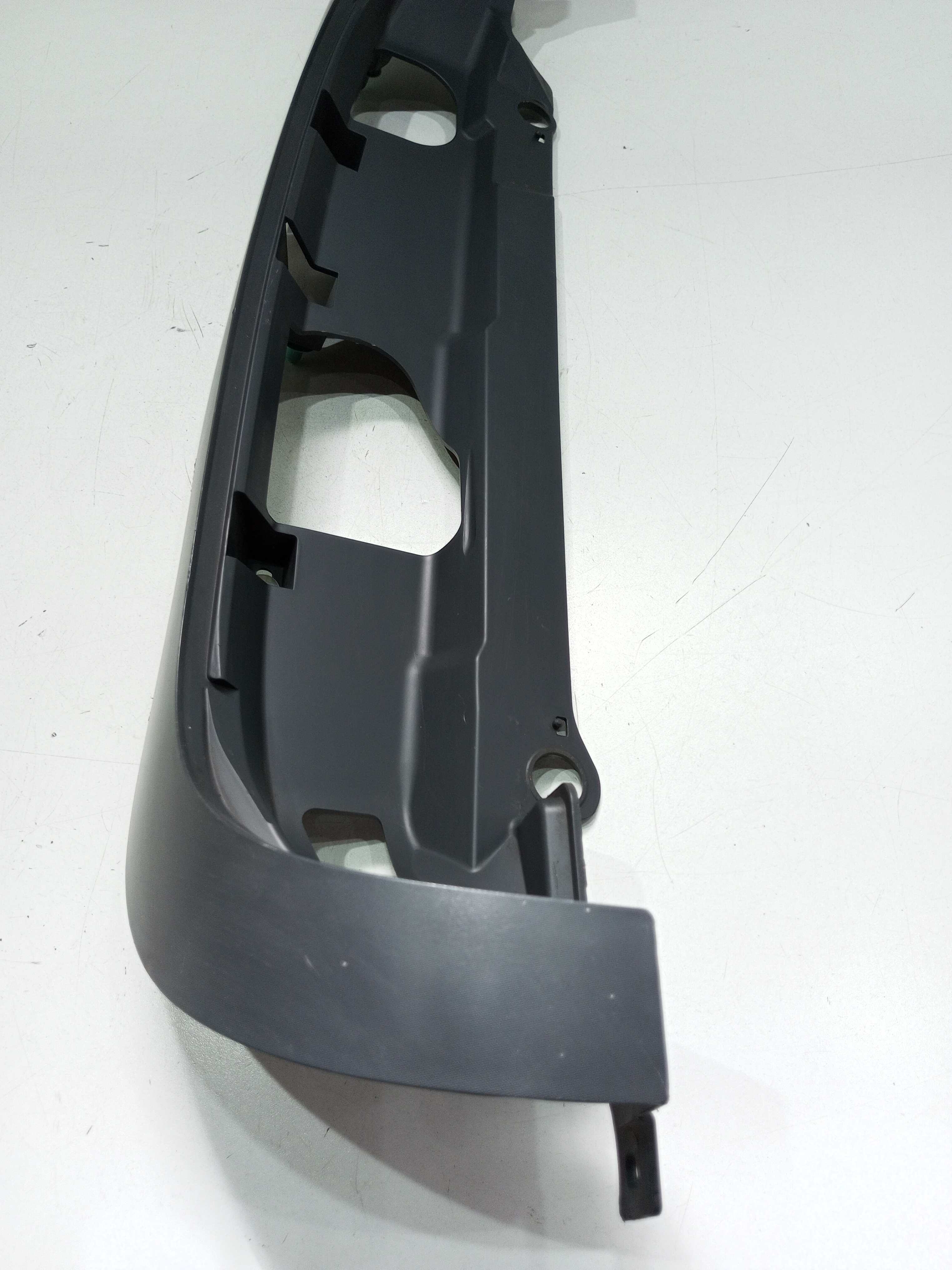 Moldura Da Lanterna Traseira Esquerda Fiat Fiorino 1.4 2021 2