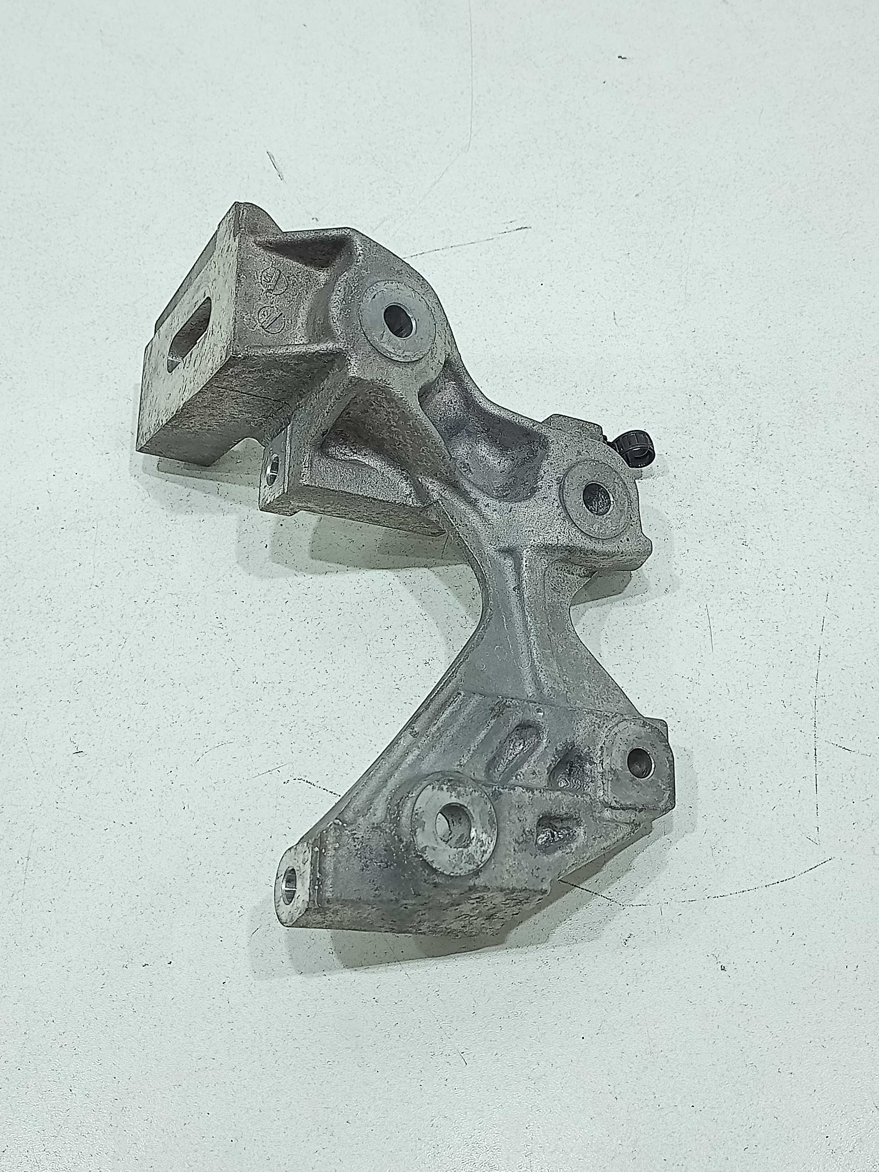 Suporte Alternador Nissan Versa 2019 5