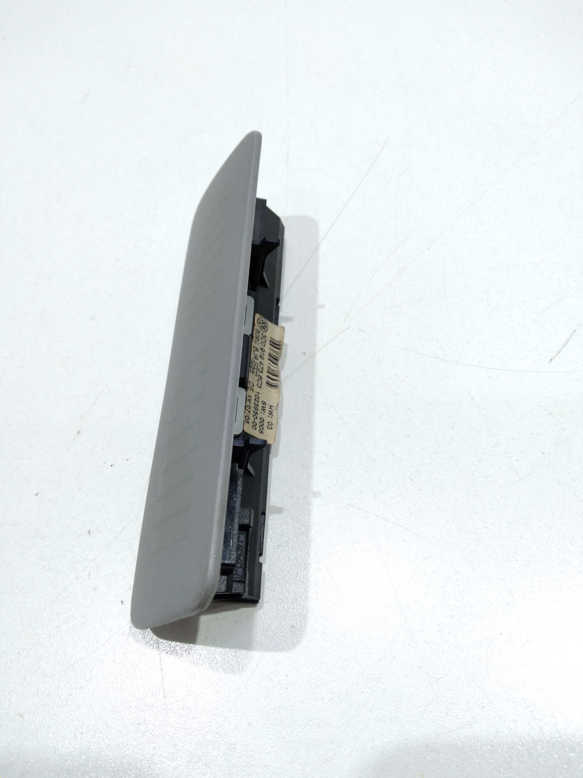 Painel Monitor Sensor De Estacionamento Vw Touareg 4.2 2005 2