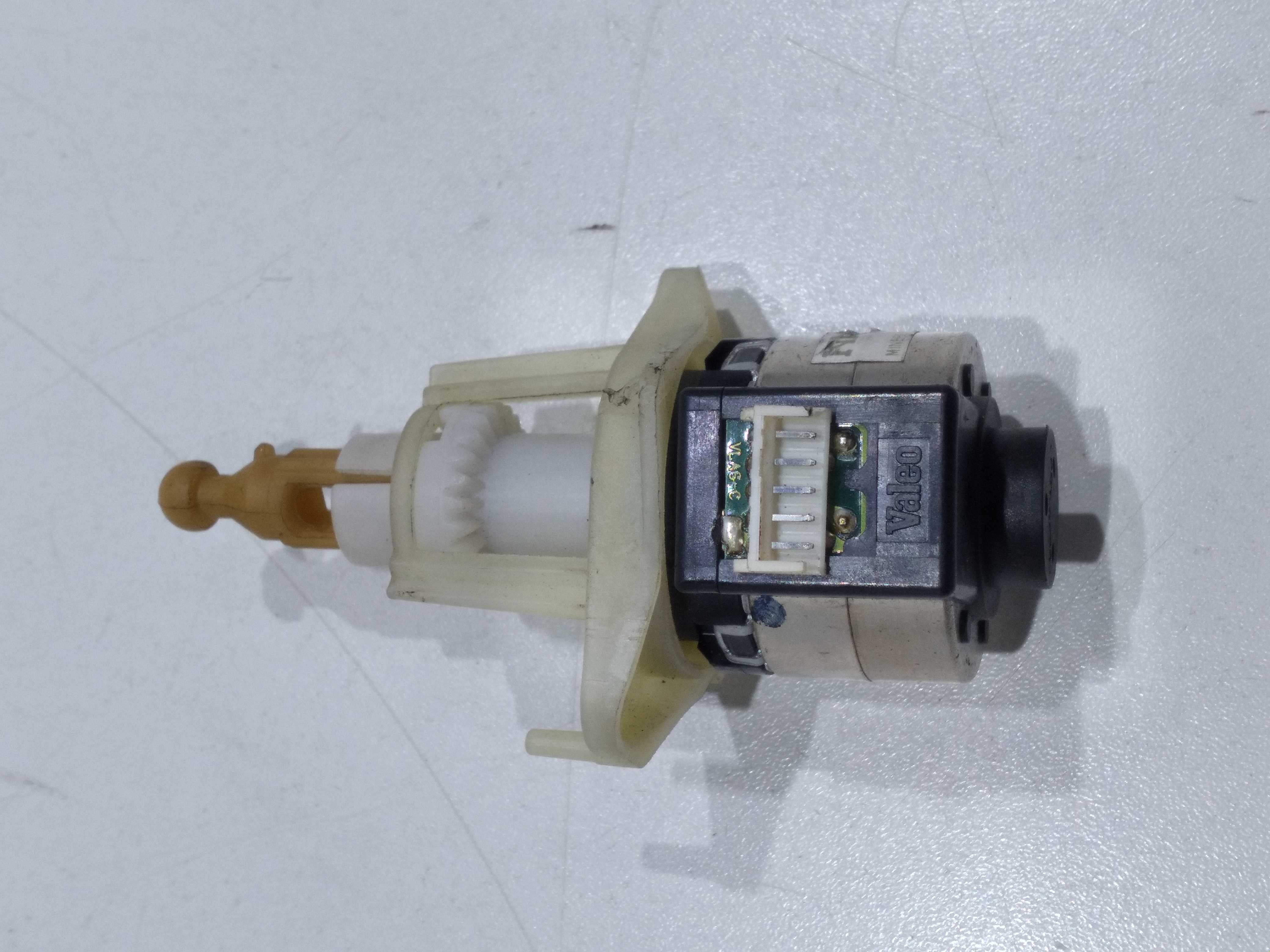 Motor Do Farol Lado Esquerdo Vw Touareg 4.2 V8 2005  Esquerdo 3