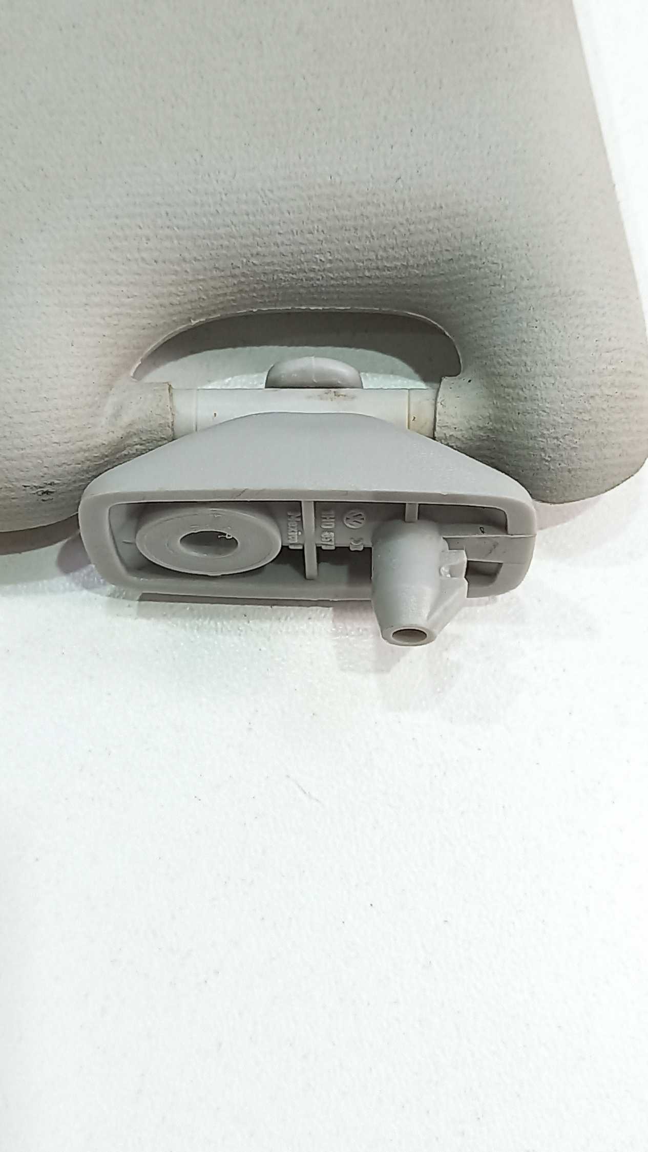 Quebra Sol Lado Direito Vw Golf 1997 Detalhe 3