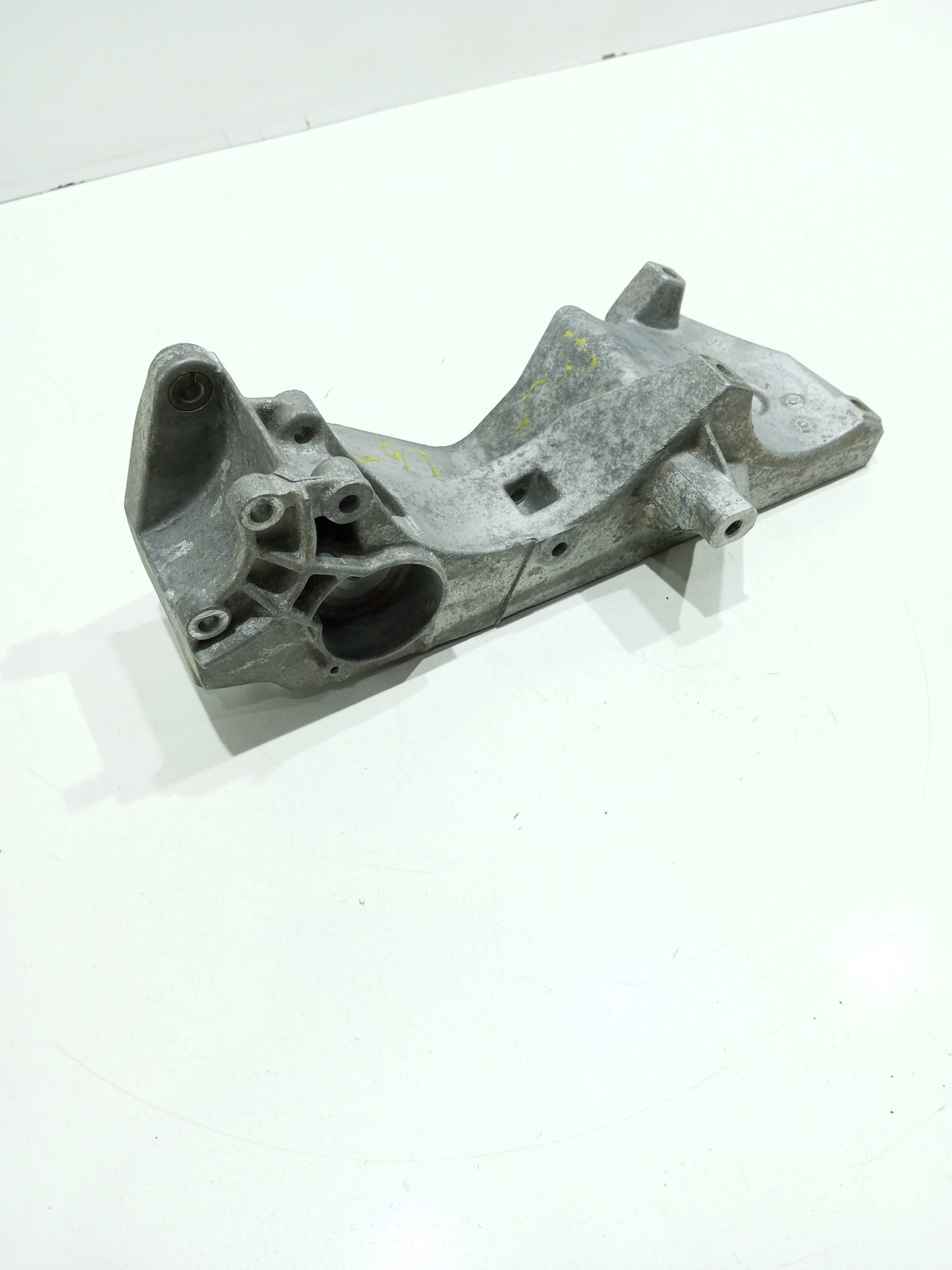 Suporte Do Alternador Volkswagen  Polo 1.6 2003 Com Ar 2
