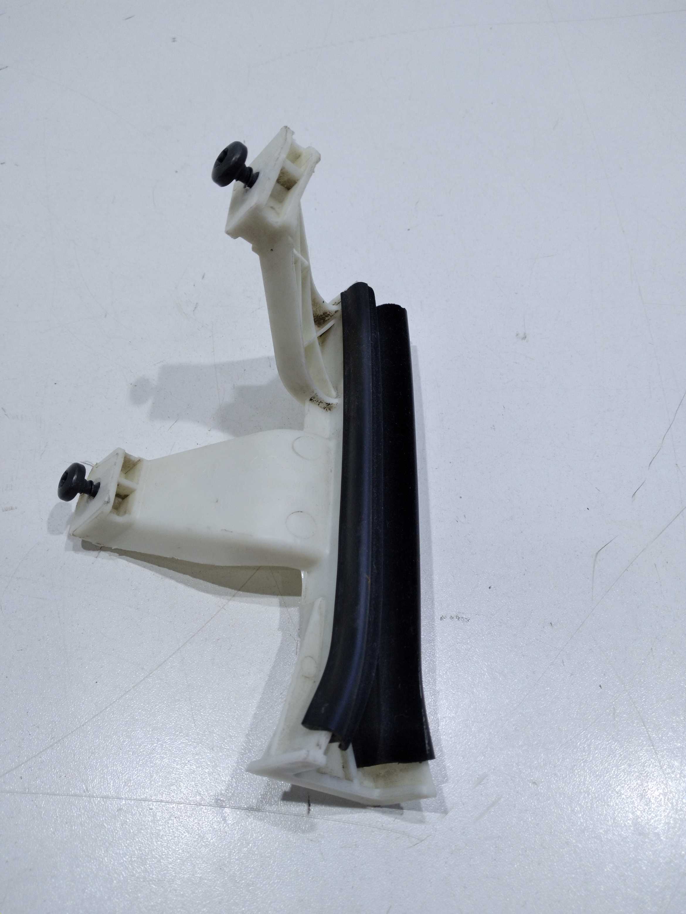 Guia De Vidro Porta Traseira Direita Citroën C3 1.4 8v 2011 2