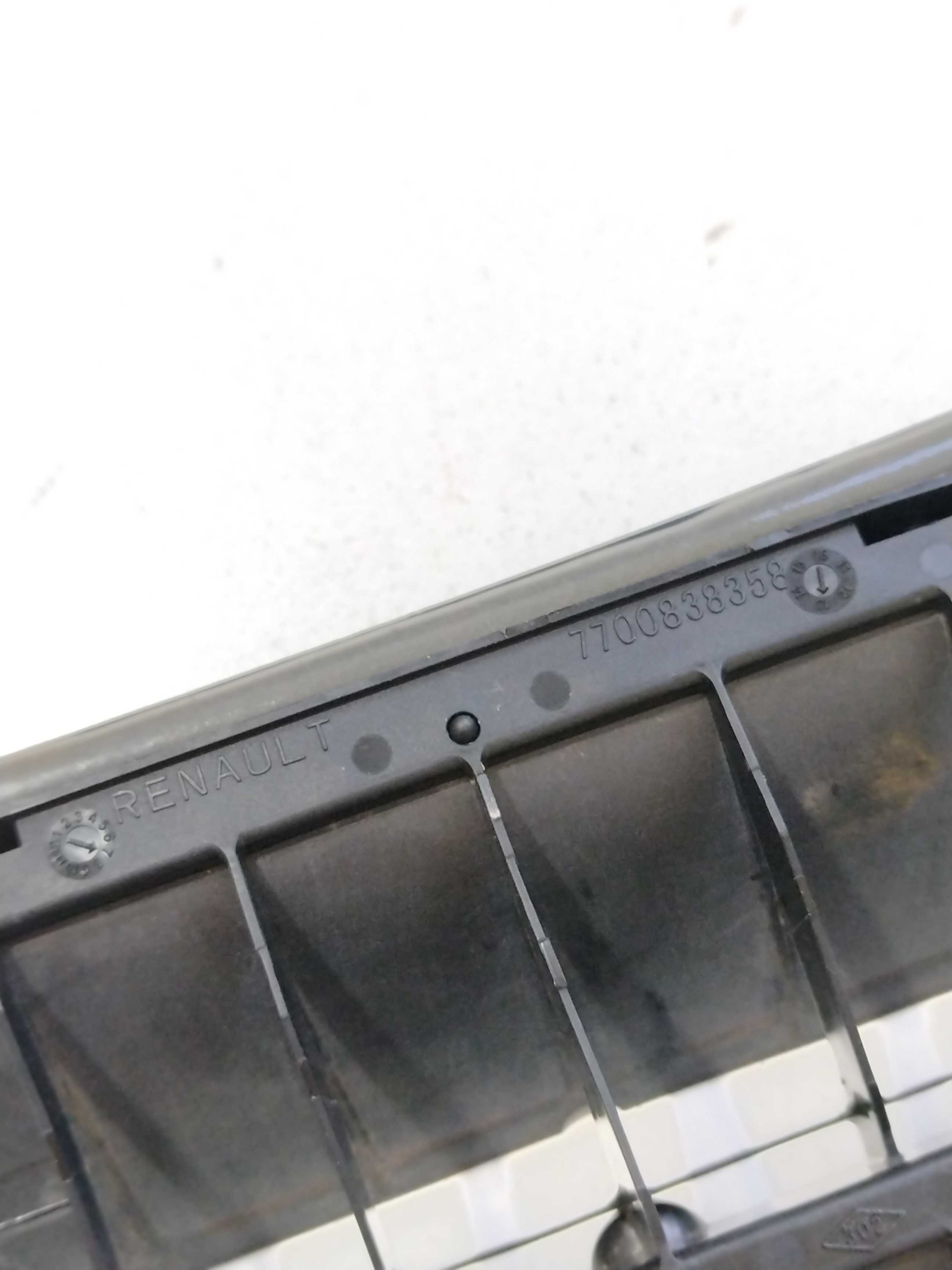 Grade Difusor Ar Tras Esquerdo Duster 2013 7700838358 2