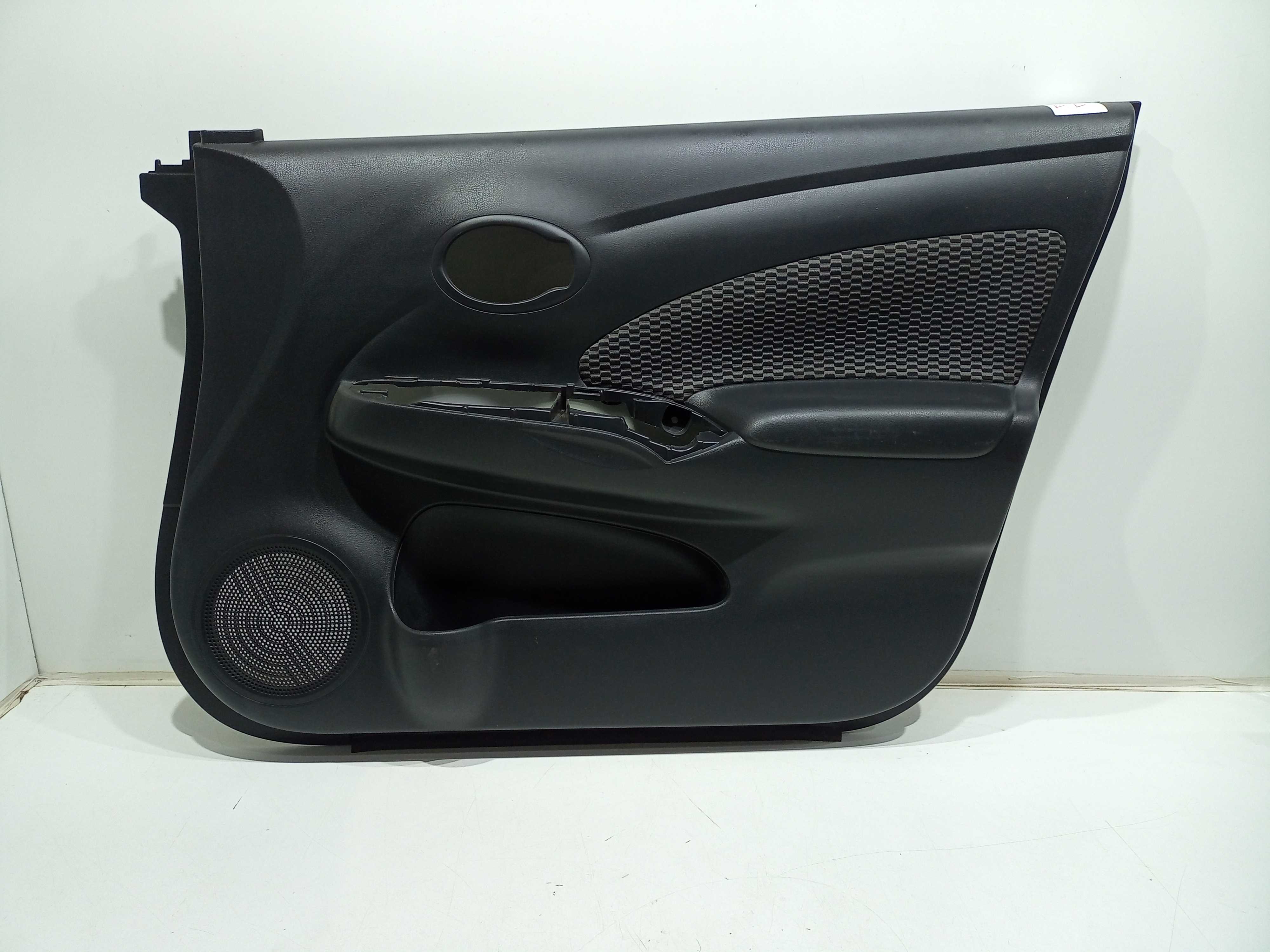 Forro De Porta Dianteiro Direito Nissan Versa 2019 1