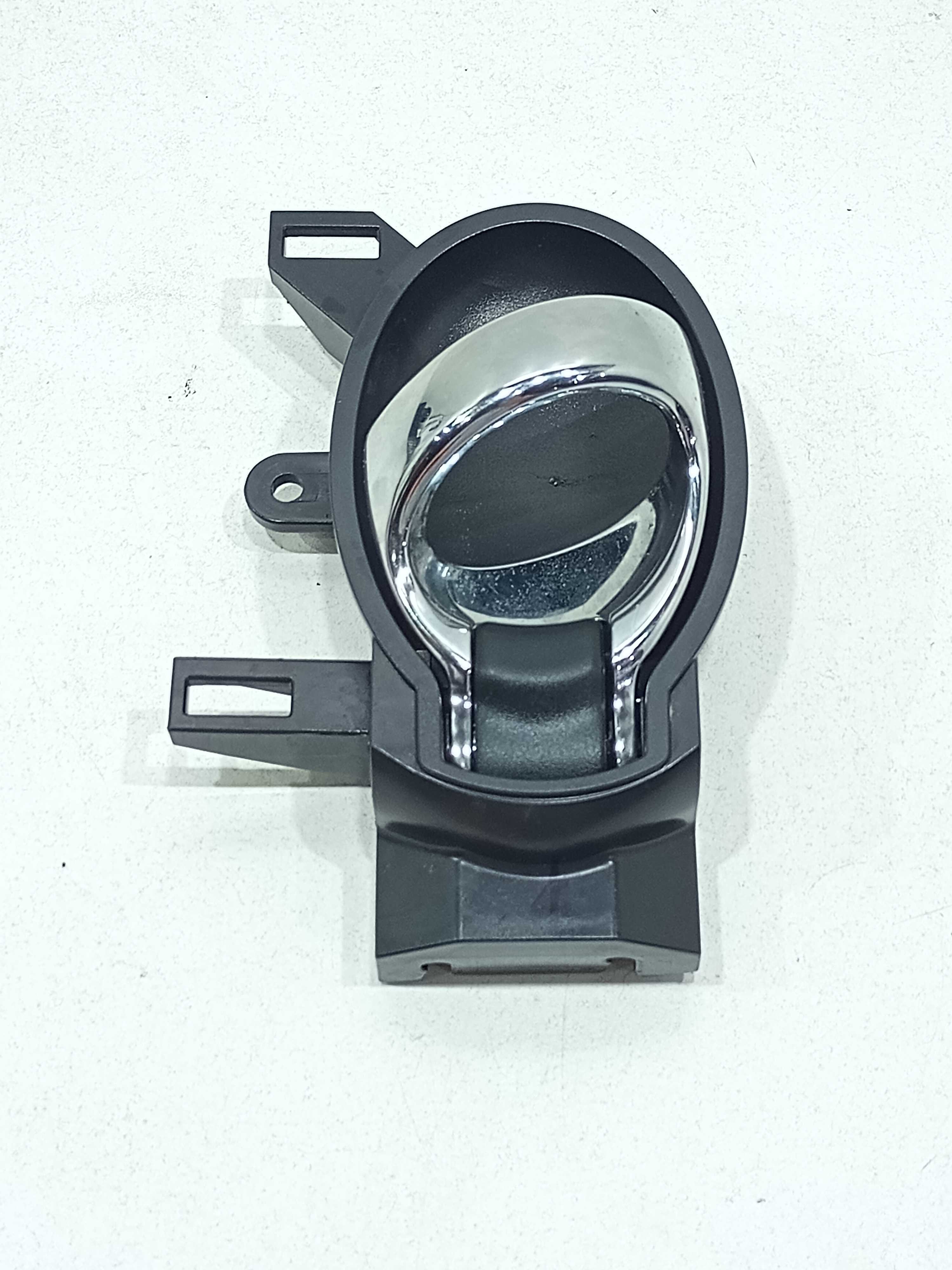 Maçaneta Interna Dianteira Direita Nissan Versa 2019 3