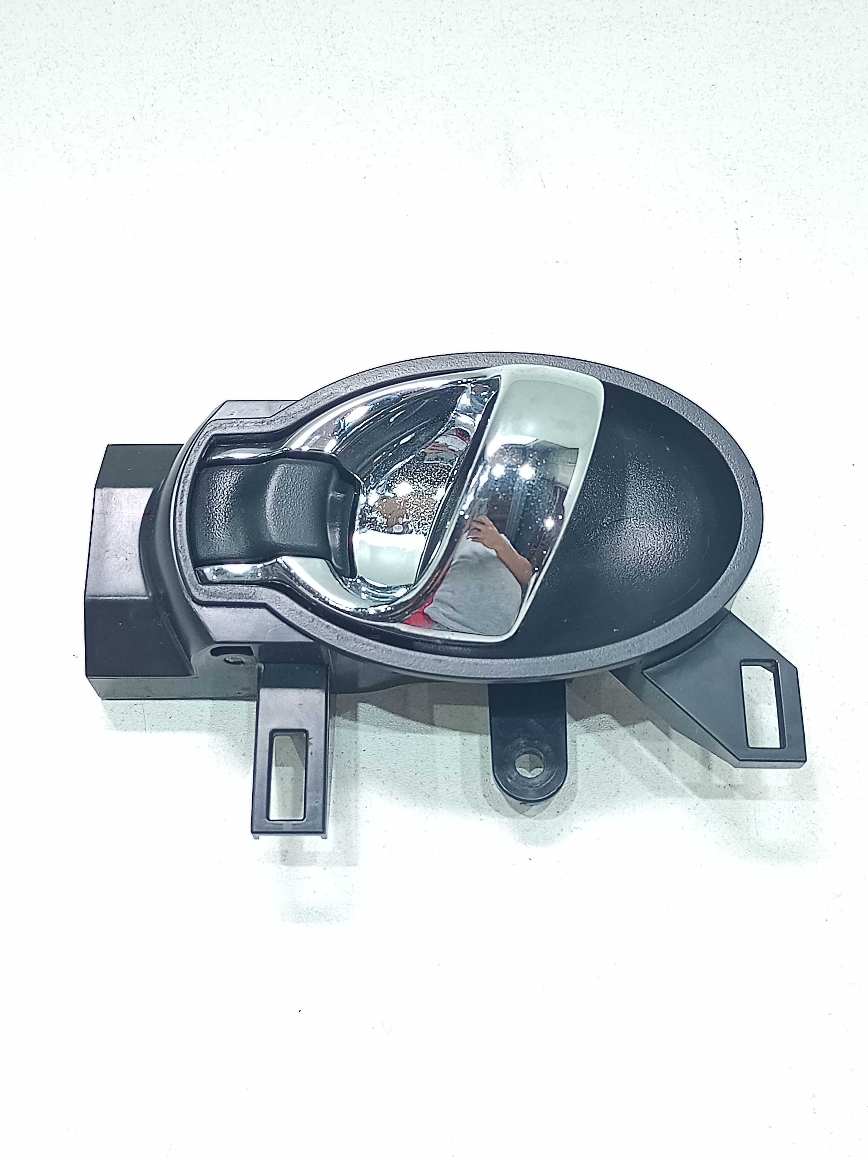 Puxador Interno Porta Tras Esq Nissan Versa 2019 1