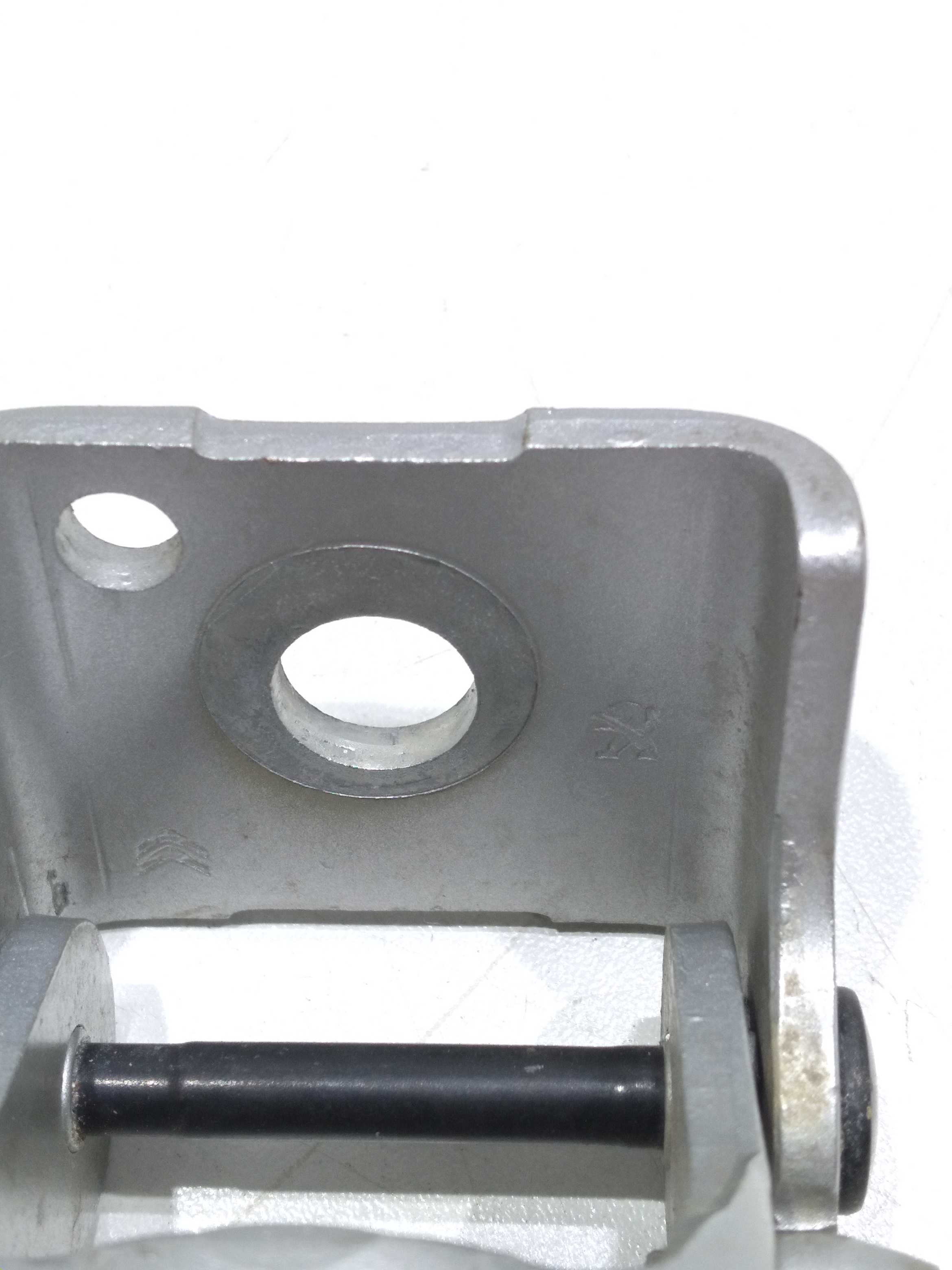 Dobradiça Superior Porta Dianteira Dir.  Peugeot 2008 2018 5