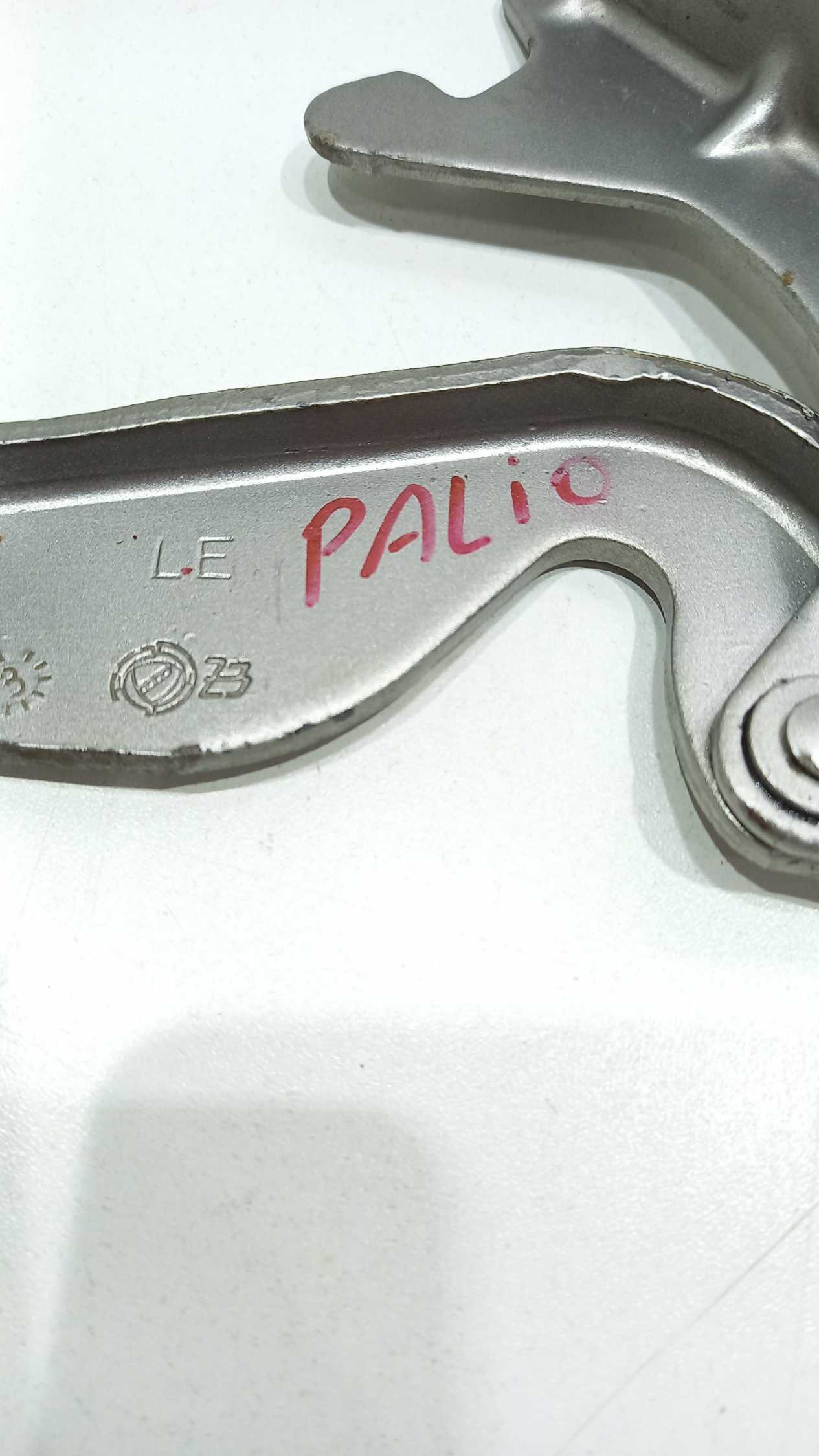 Dobradiça Do Capô Lado Esquerdo Fiat Palio  1998 2