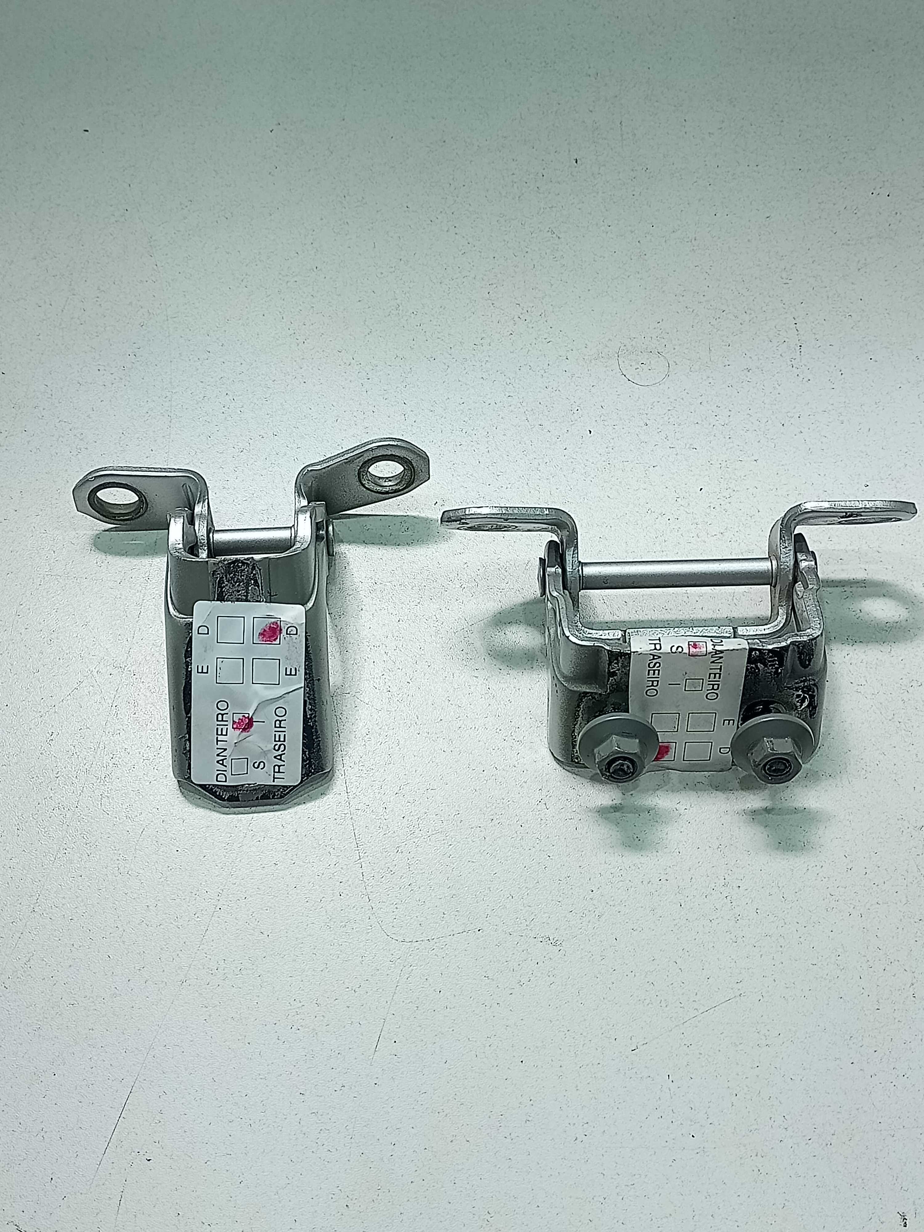 Par Dobradiças Porta Traseira Direita Nissan Versa 2019 4
