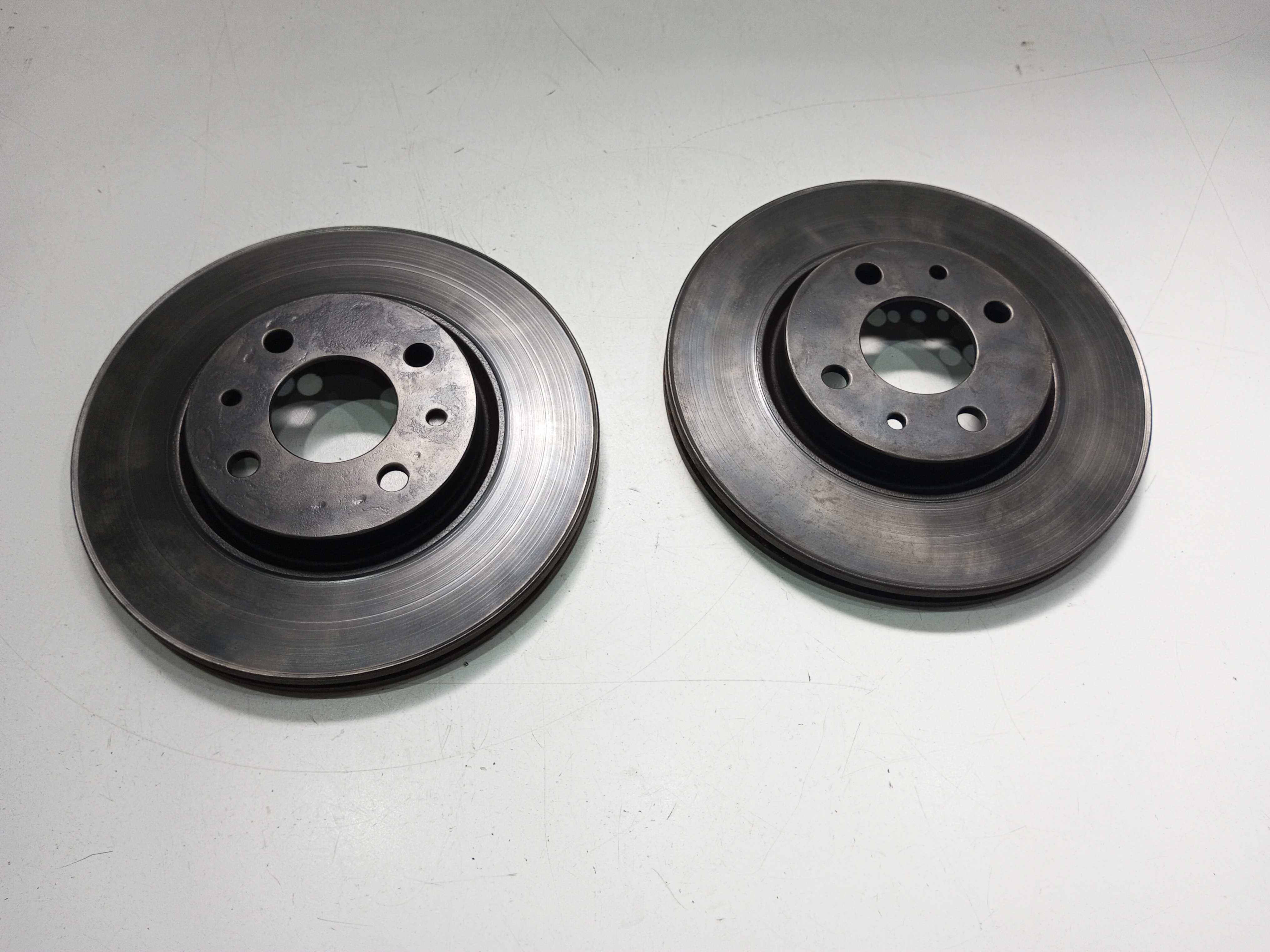 Par Disco de Freio Dianteiro Fiat Fiorino 1.4 2021 1