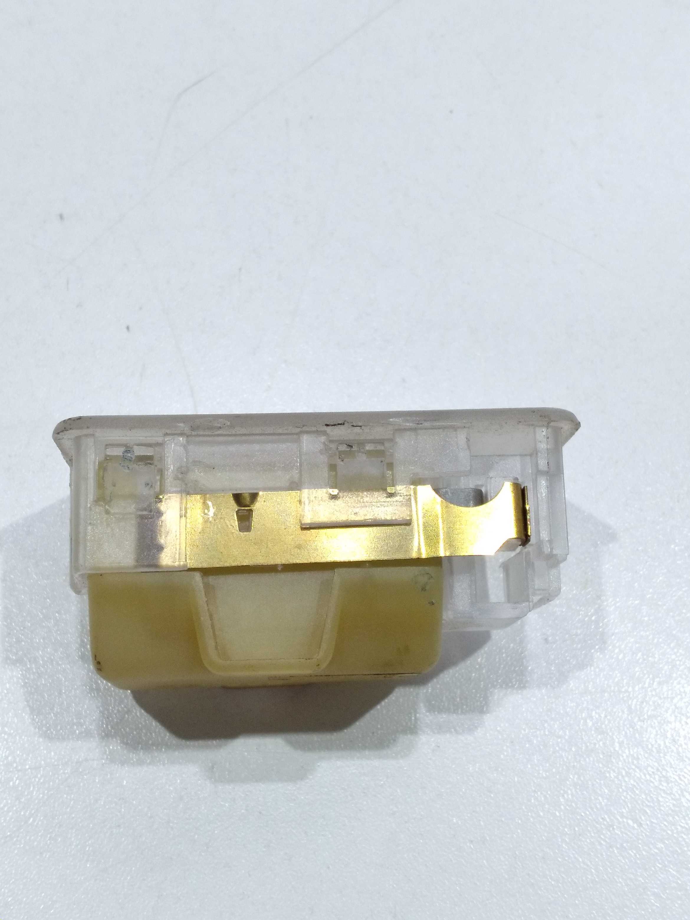 Luz Corteia Traseira Fiat Grand Siena Essenc 1.6 Dl 2013 3