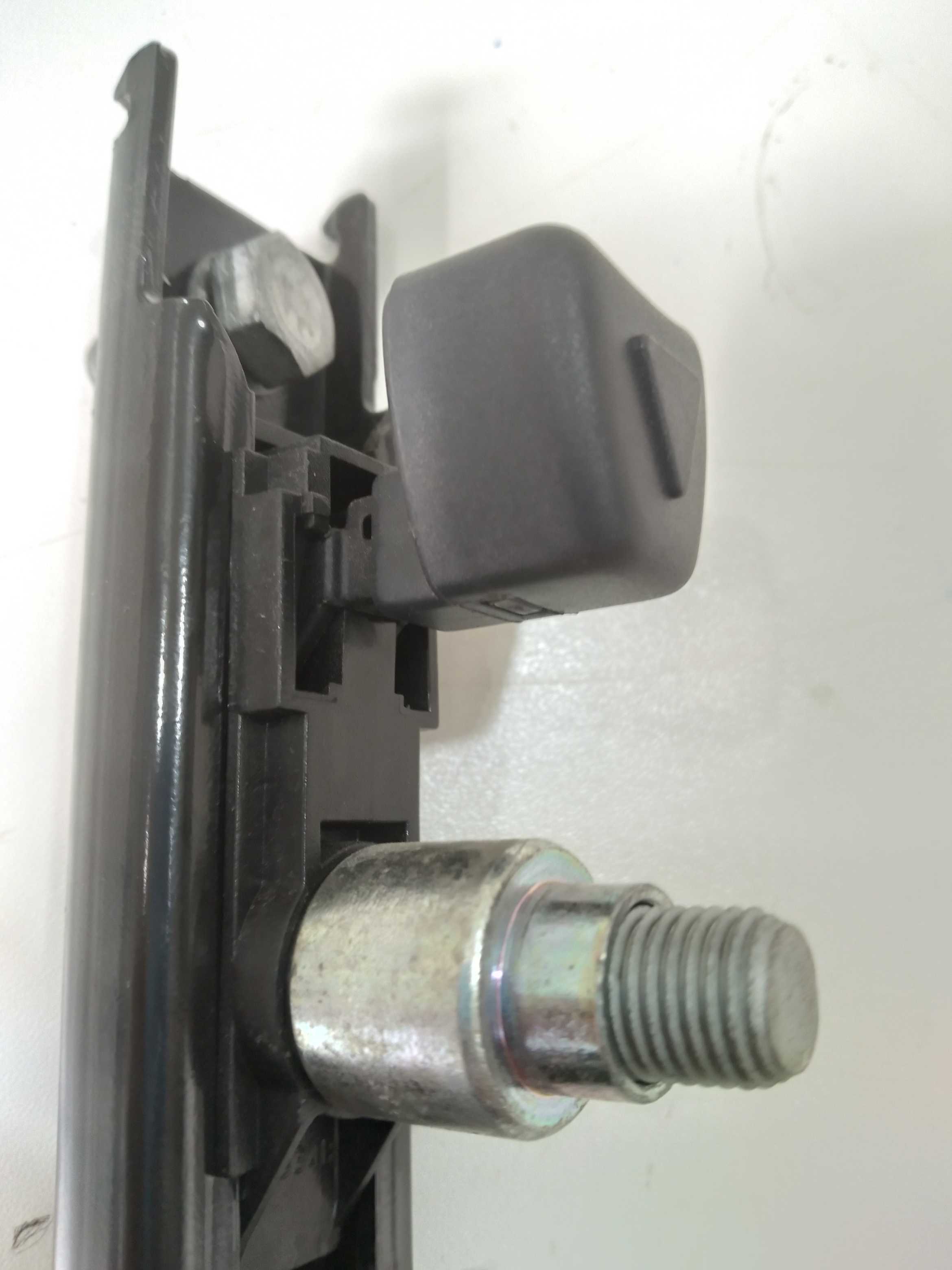 Trilho Regulador Do Cinto Esquerdo Grand Siena Attrac. 2013 2