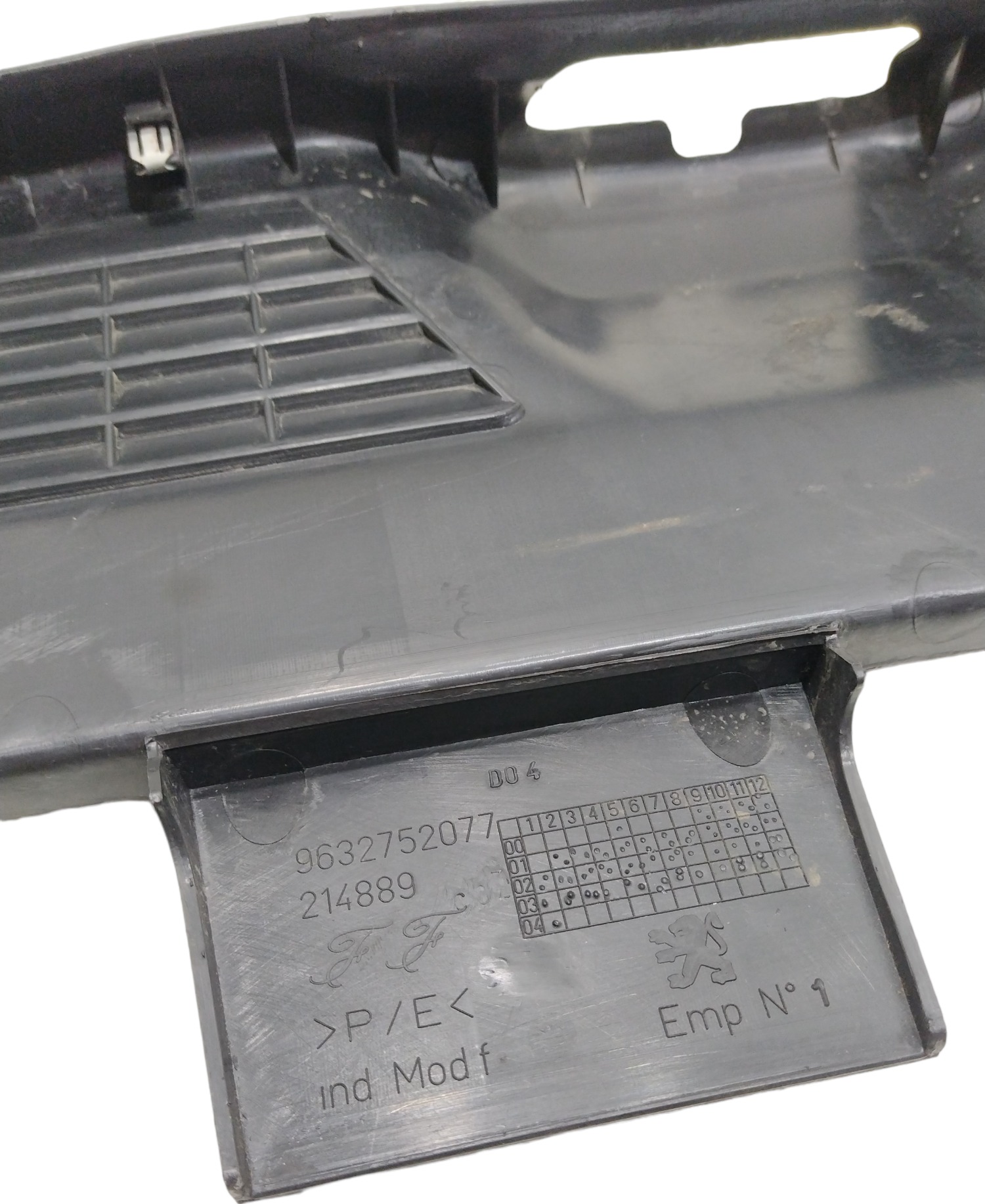 Moldura Tampa Traseira Peugeot 307 9632752077 Orig 4