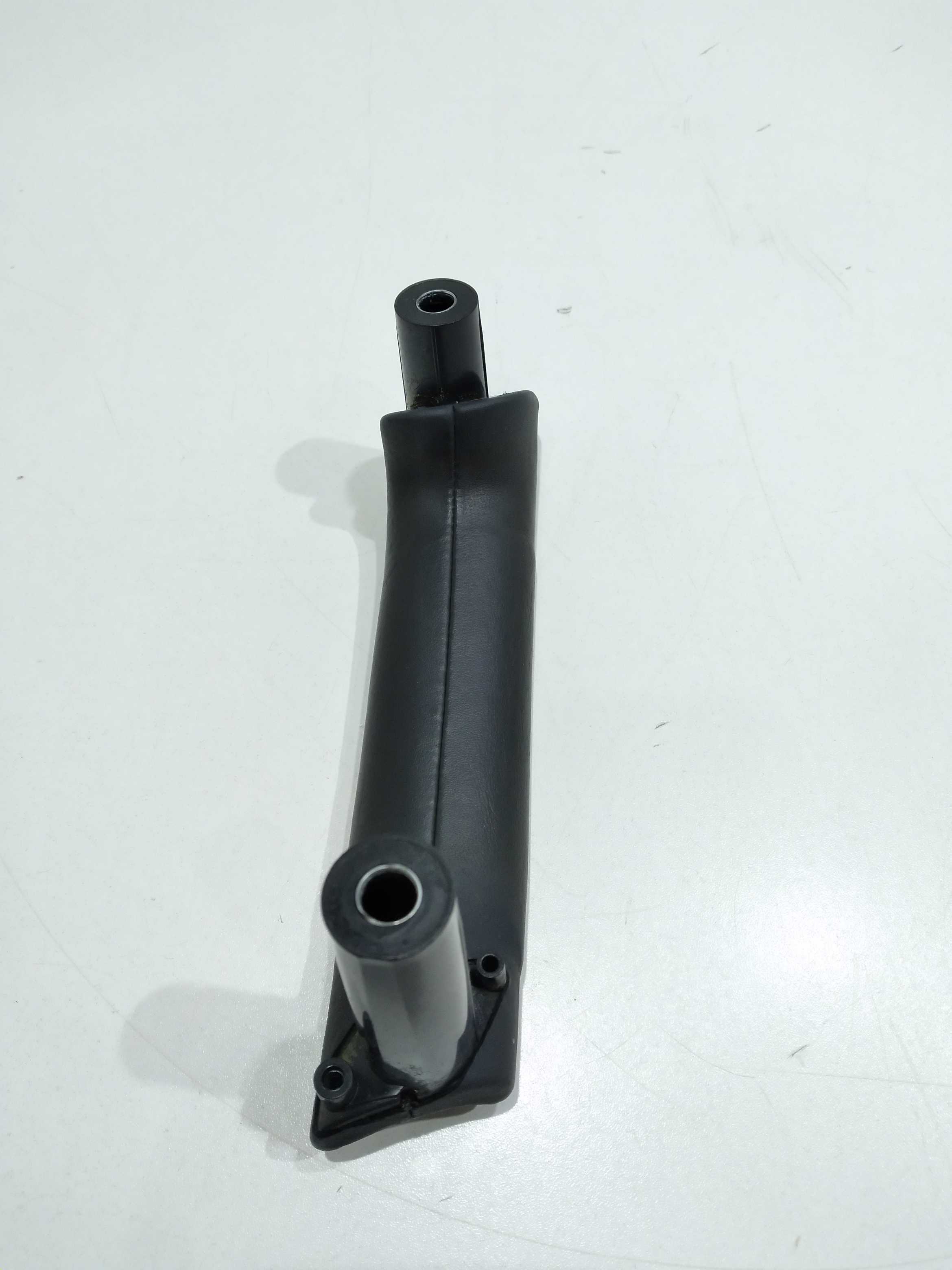 Puxador Interno Porta Traseira Esq. Vw Touareg 4.2 V8 2005 4