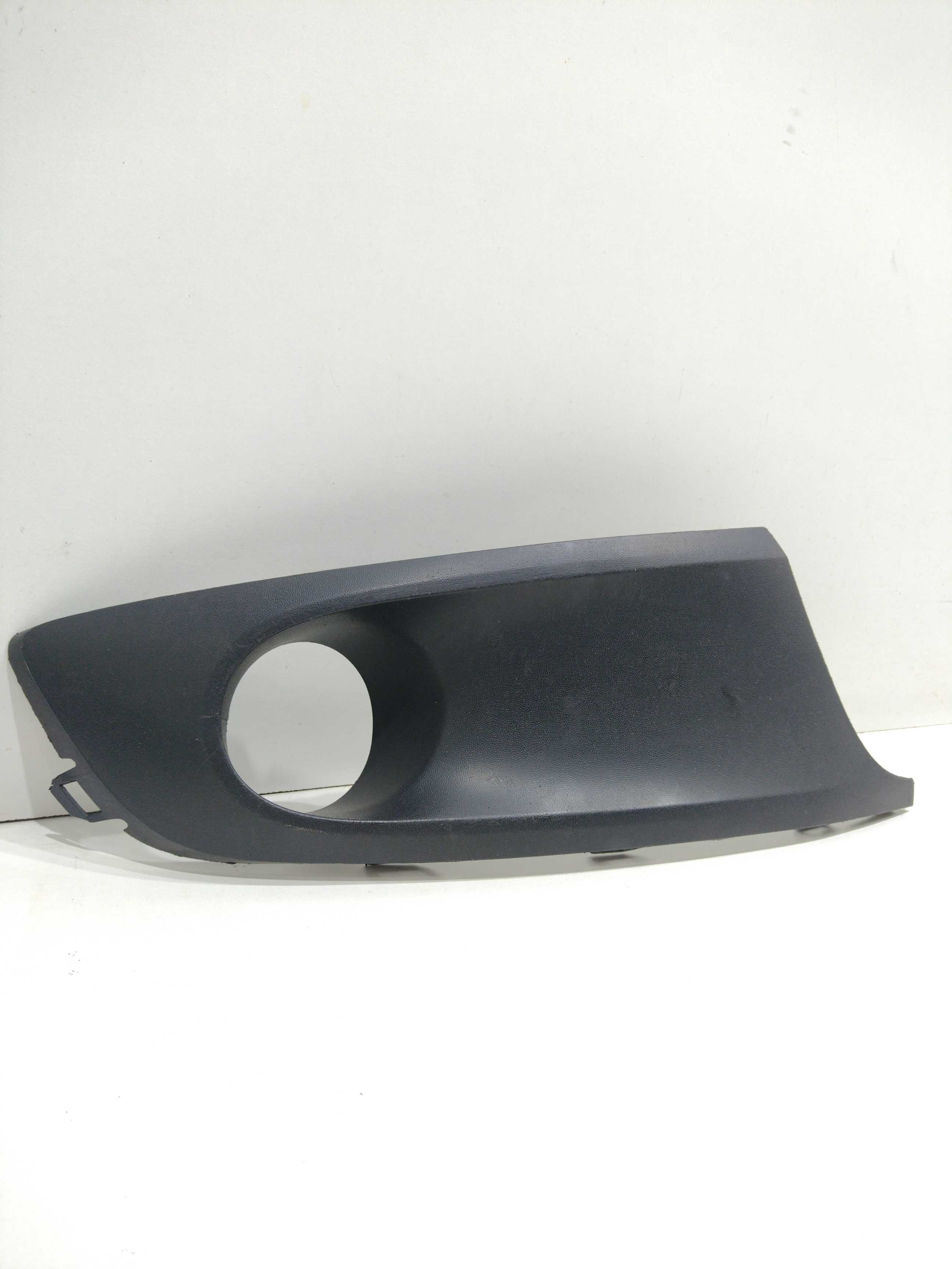 Moldura Farol De Milha L Direito Fox 2011 C/ Furo Original 1