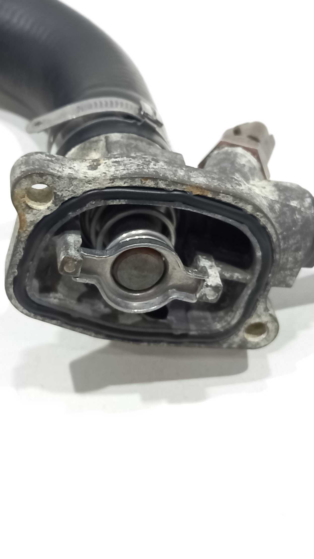 Carcaça Da Válvula  Termostatica Com Mangueira Uno 2010 3