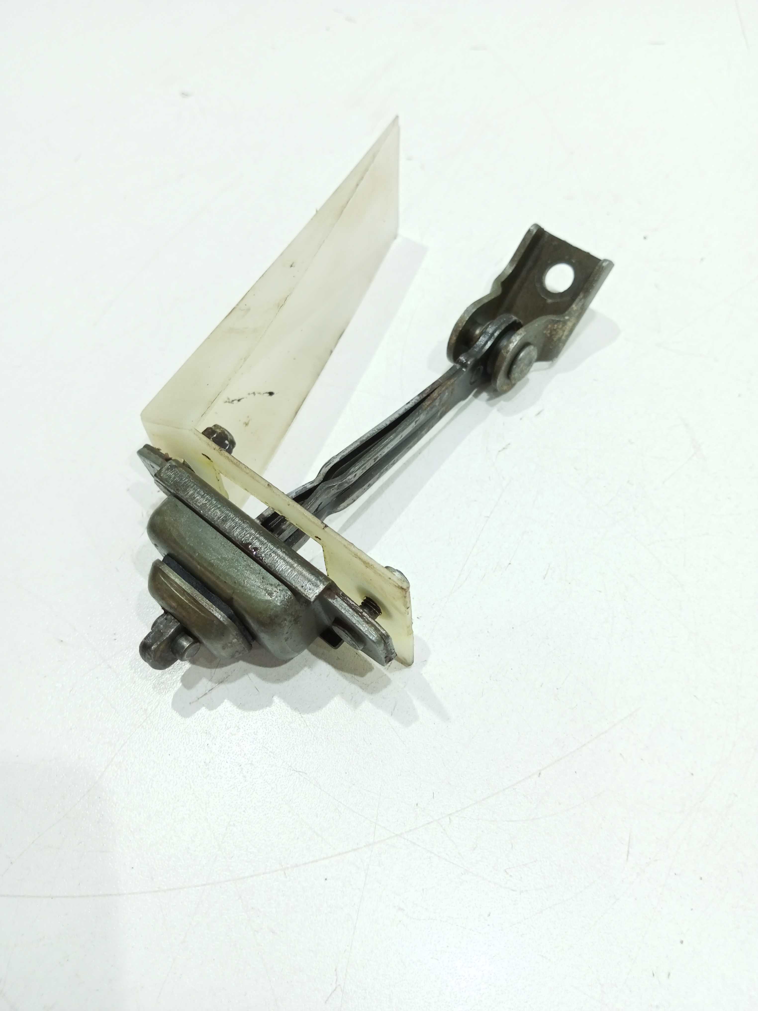 Limitador Porta Traseira Esquerda Ford Mondeo 1997 4