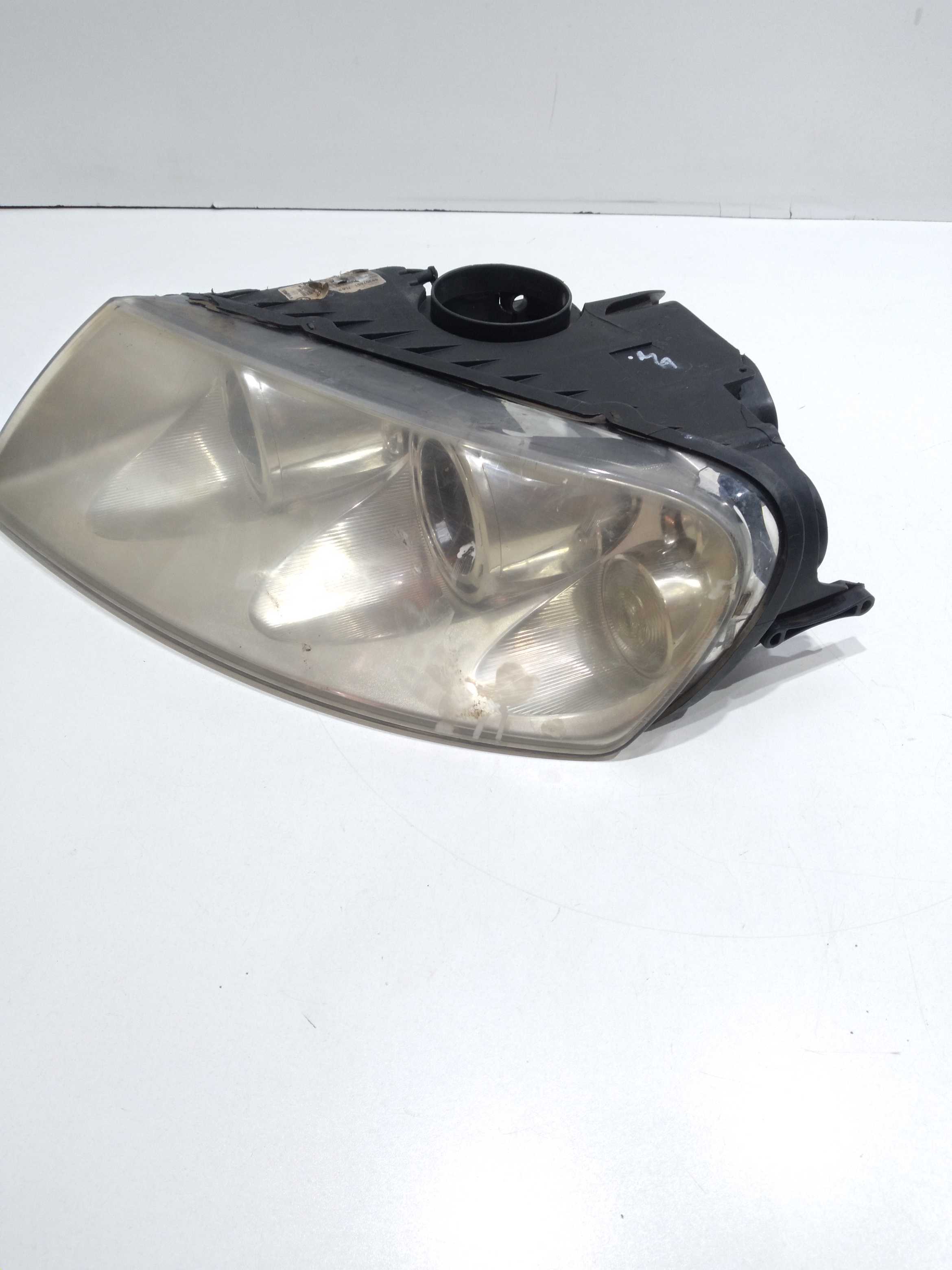 Farol Lado Esquerdo Vw Touareg 4.2 V8 2005  Retirada Peças Esquerdo/motorista 3